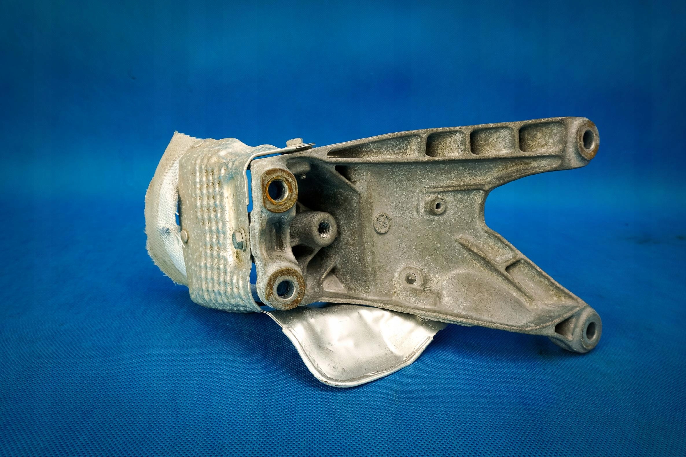 engine supporting mount Audi A4 A6 2.0TDI 4G0199308AA