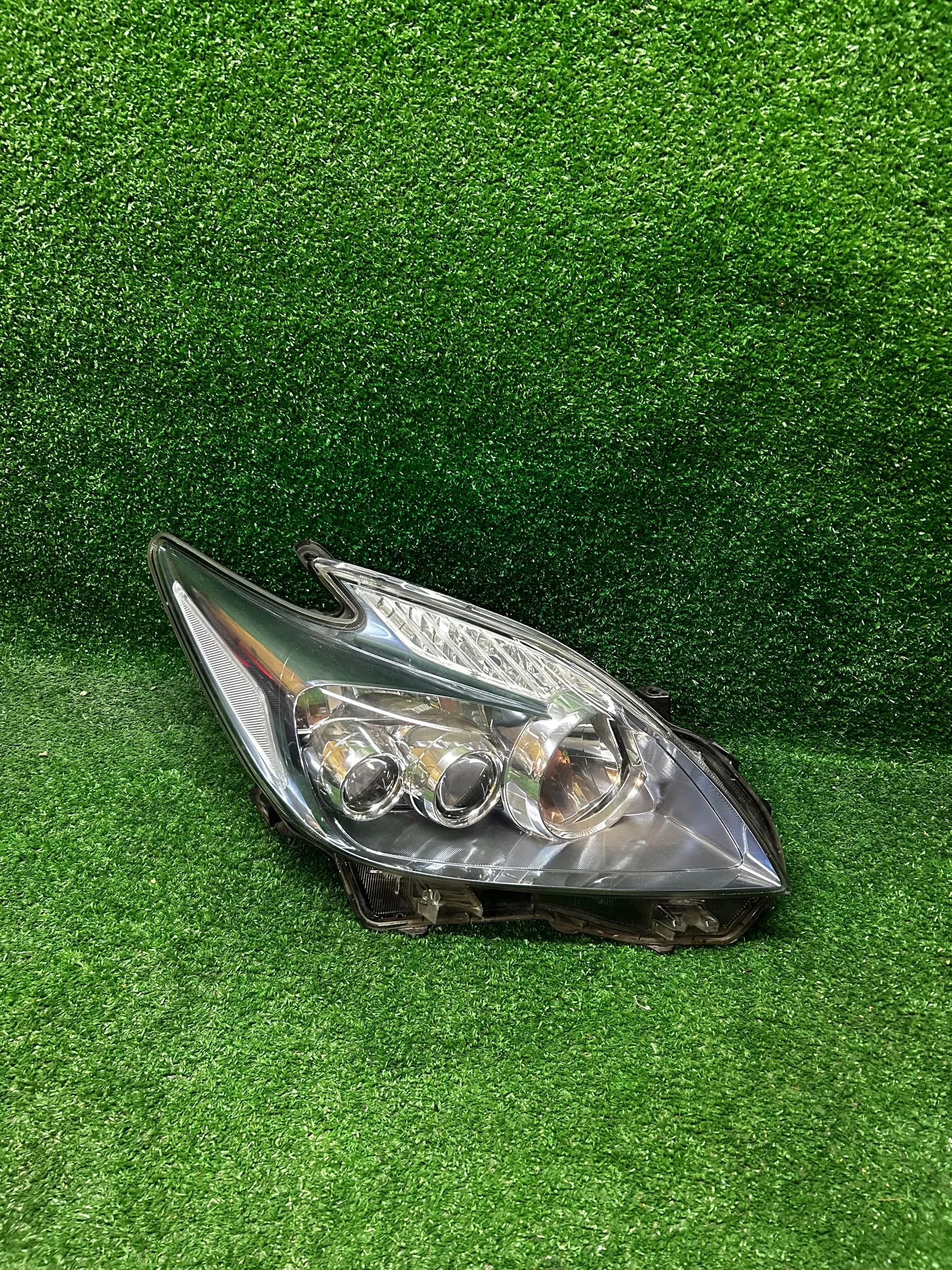 REFLEKTOR right TOYOTA PRIUS III FULL LED NR.R