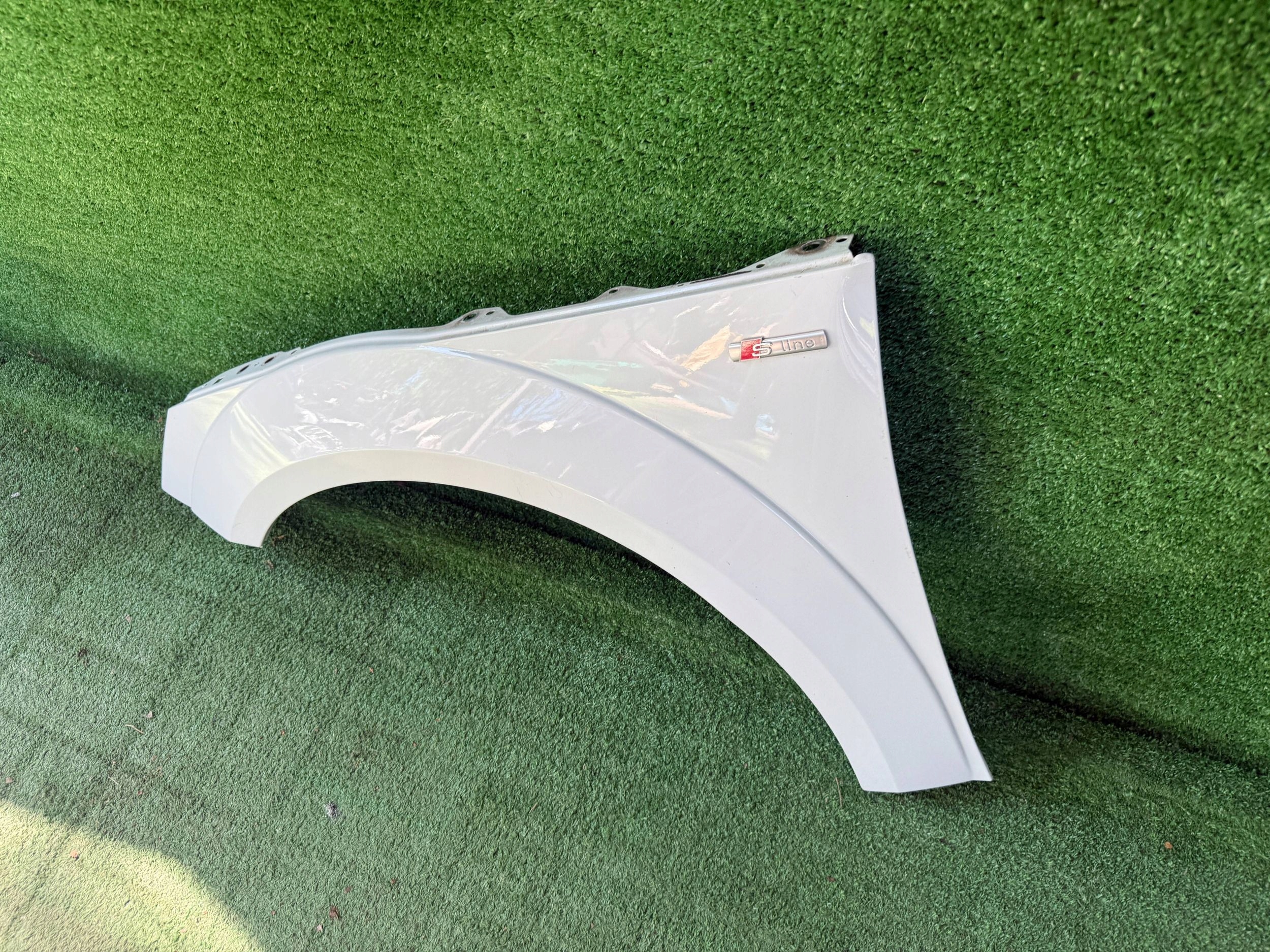 Audi TT 8S 14- fender left front front