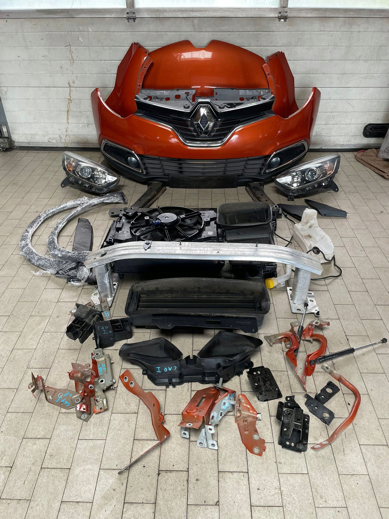 PRZÓD ZDERZAK LAMPY MASKA BŁOTNIKI RENAULT CAPTUR I BIXNP STAN JAK NOWE