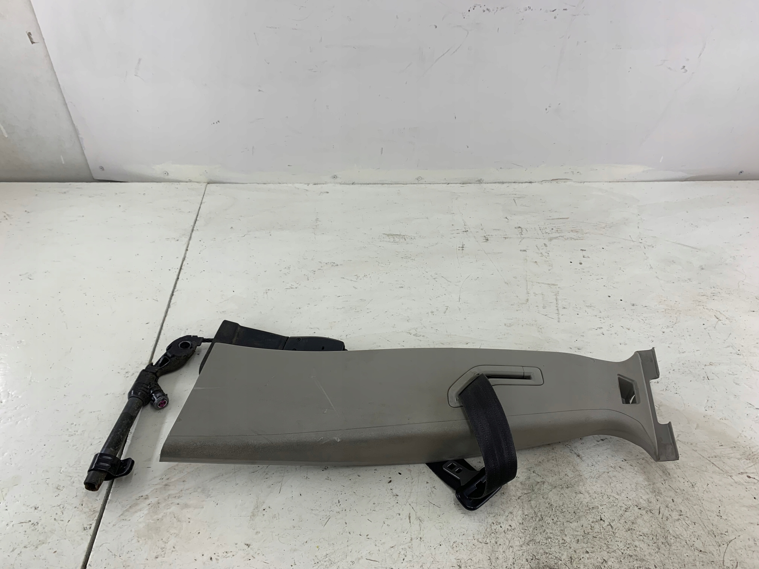 VOLVO V50 II seat belt left front + cover 9486845
