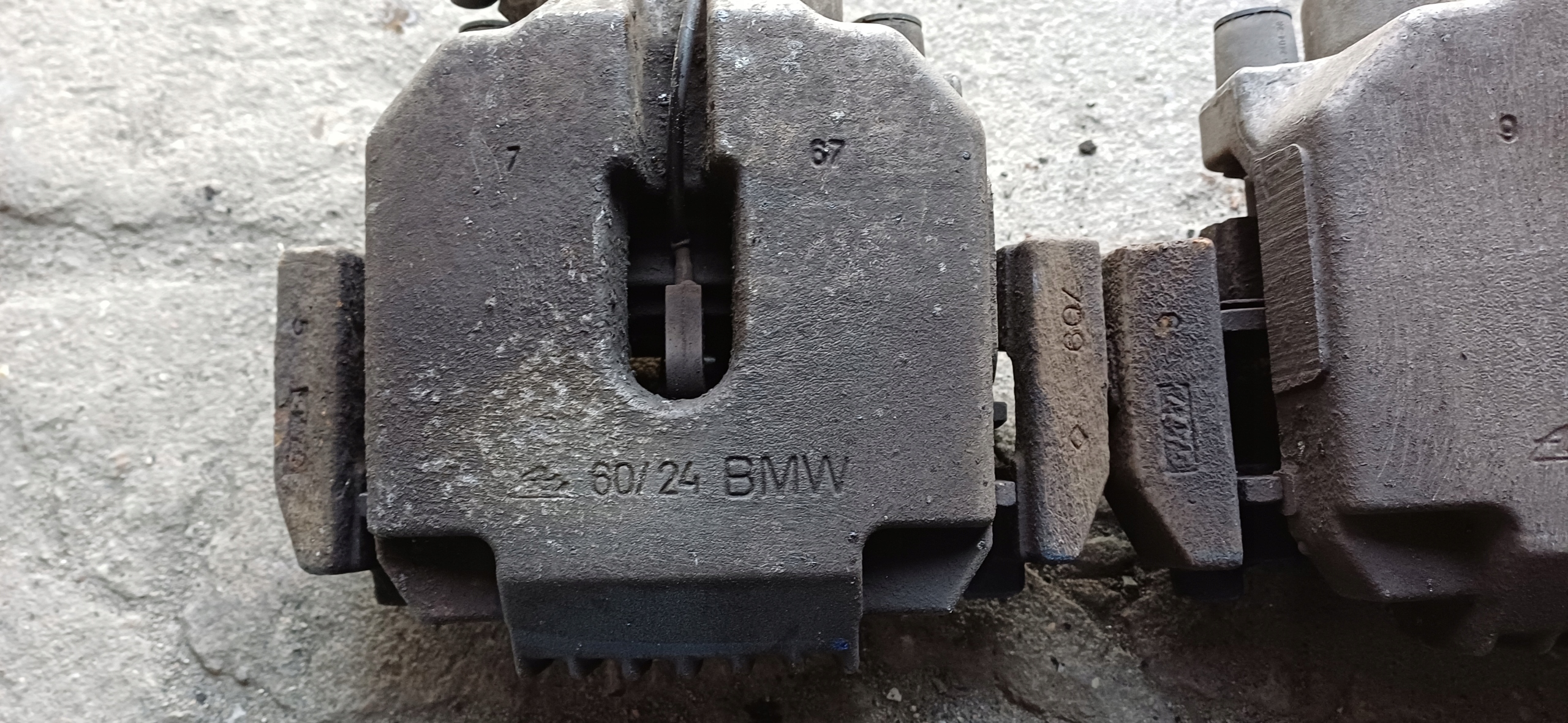 BMW E60 E61 Bremssattel Bremse Sattel Brems- links oder rechts heck 60/24
