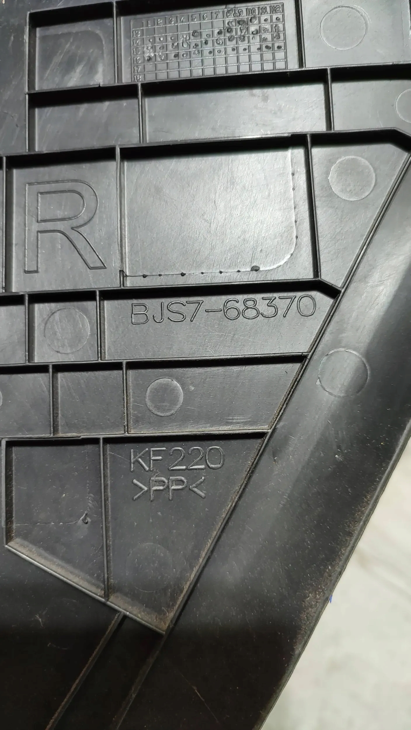 Mazda 3 III BM 17r front side right Poszycia slupkow