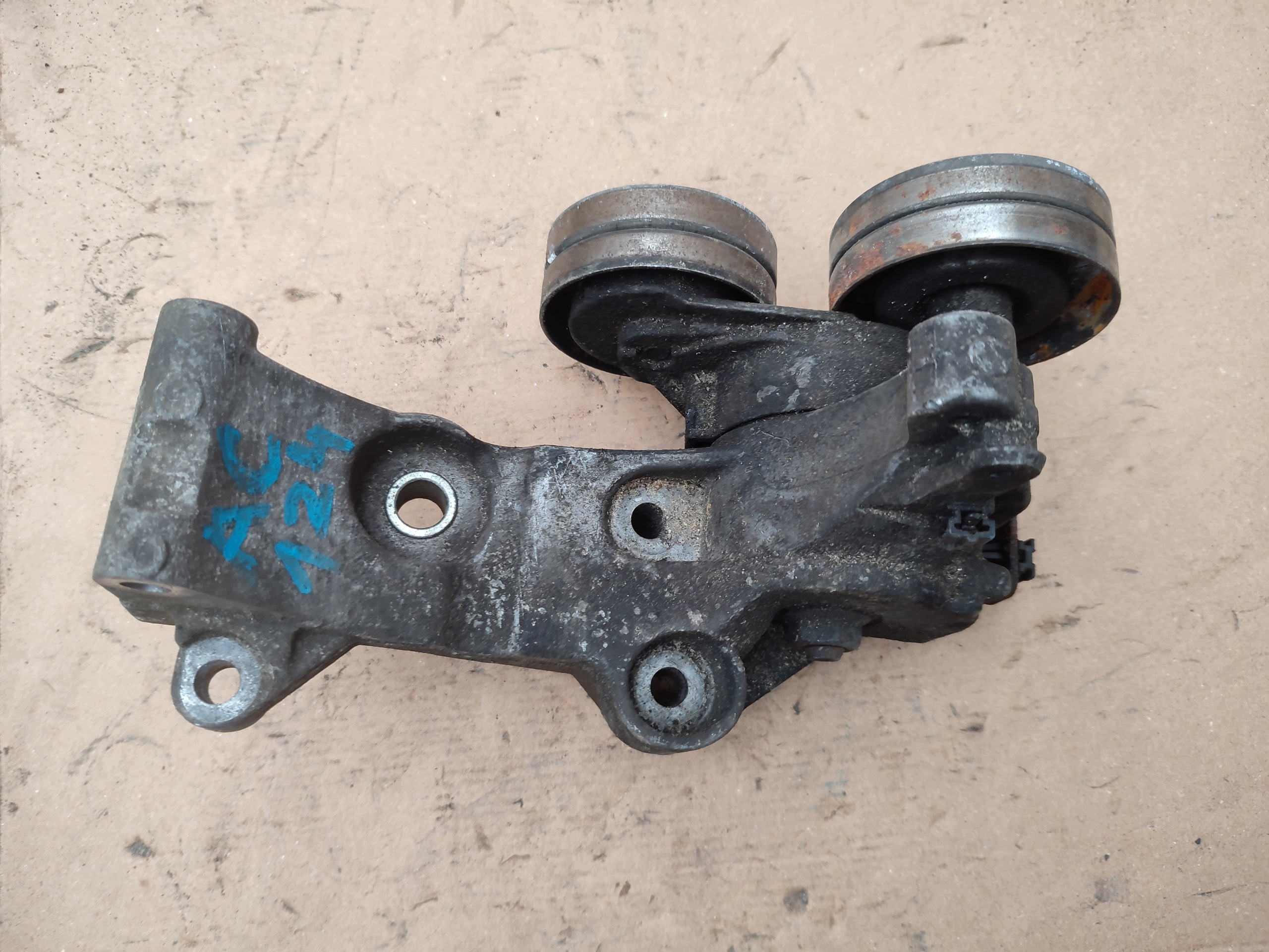supporto alternatore OPEL ASTRA H 1.7 CDTI 898005563