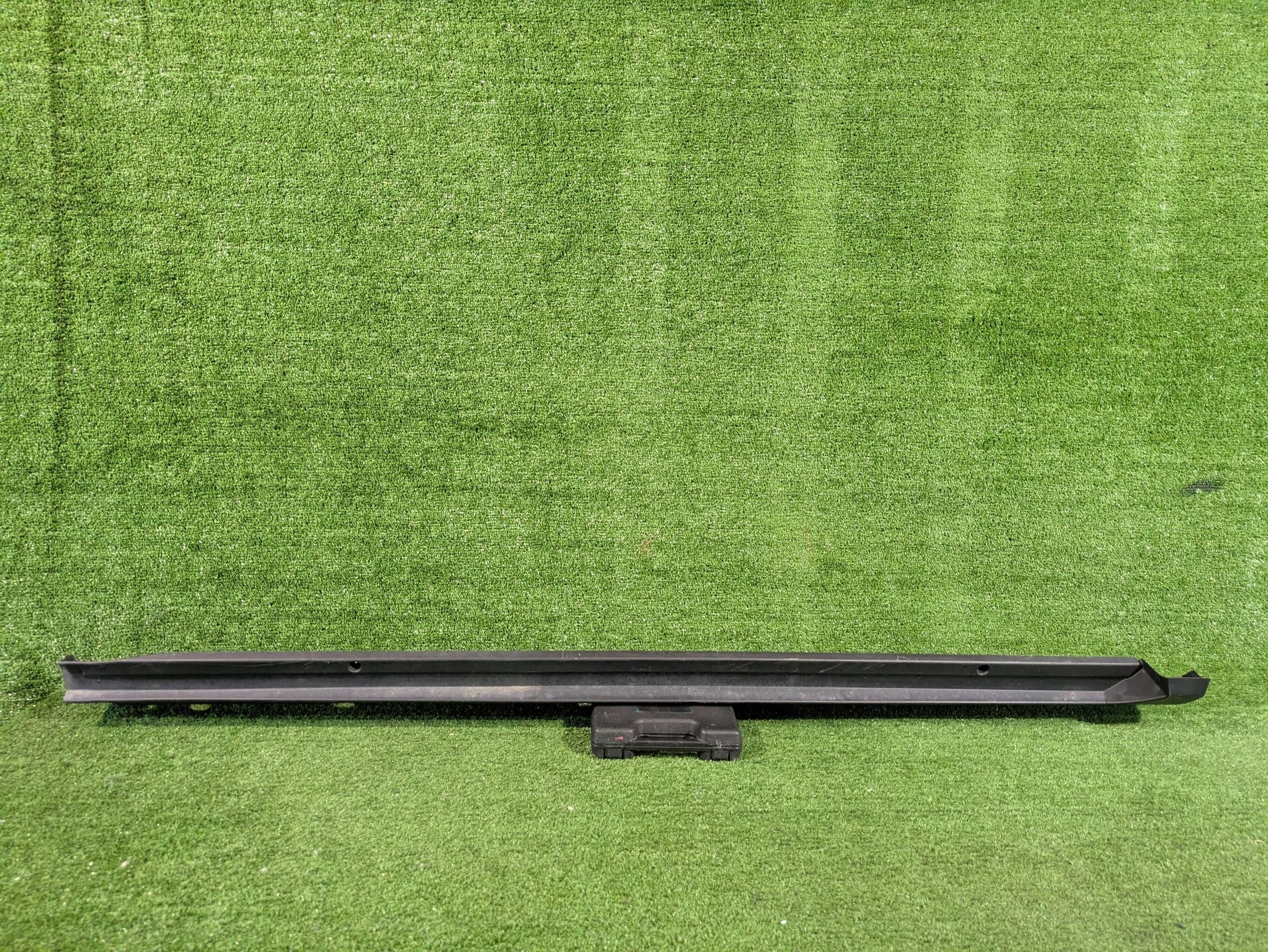 moulding threshold right TOYOTA YARIS CROSS 20- NR.004