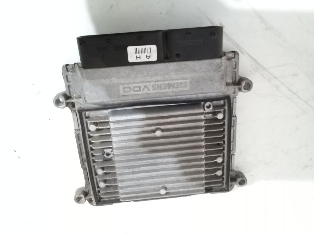 Kia Carens III 3 computer control unit of the engine 5WY5266A