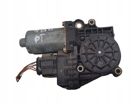 AUDI A4 B5 94- SILNICZEK PODNSZENIA SZYBY PRAWY TYŁ 102857872