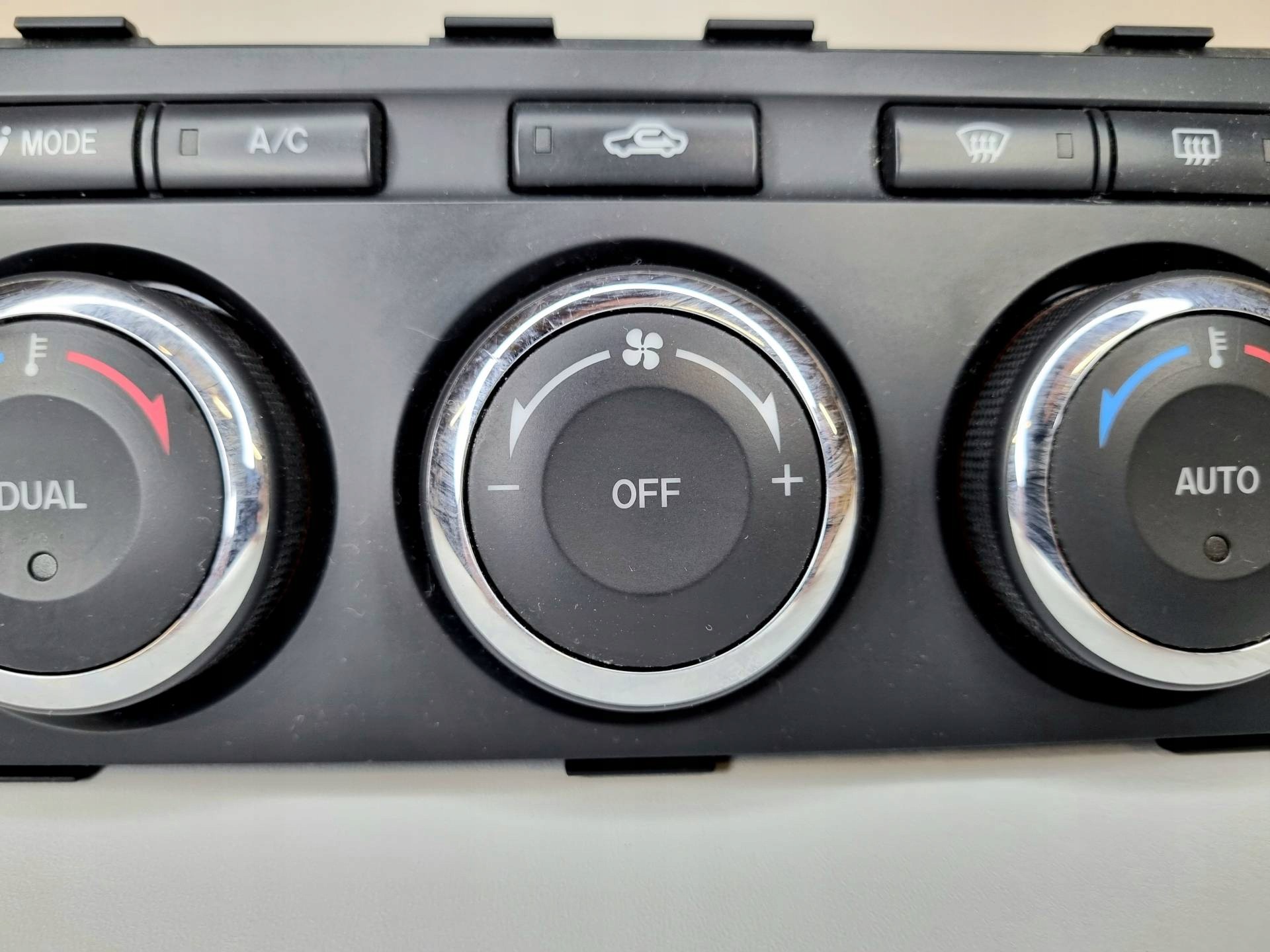 vezérlö panel a klímának Mazda 6 2 facelift GH 2011 GDN361190A