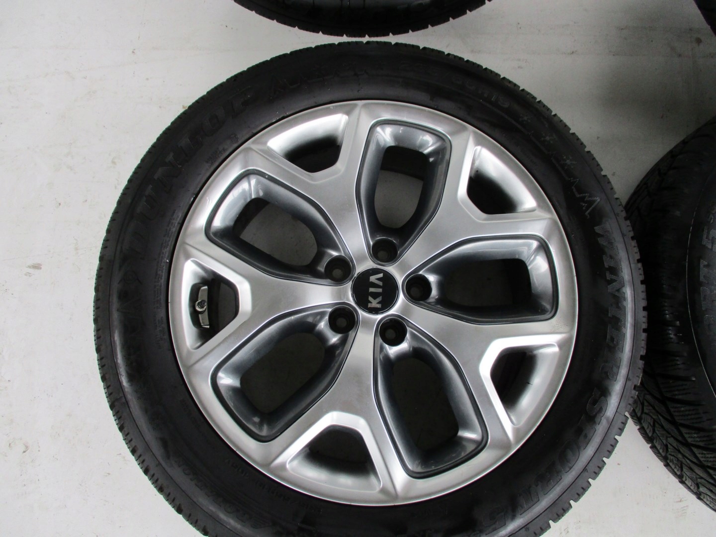 wheels discs tyres KIA SORENTO R19 M+S