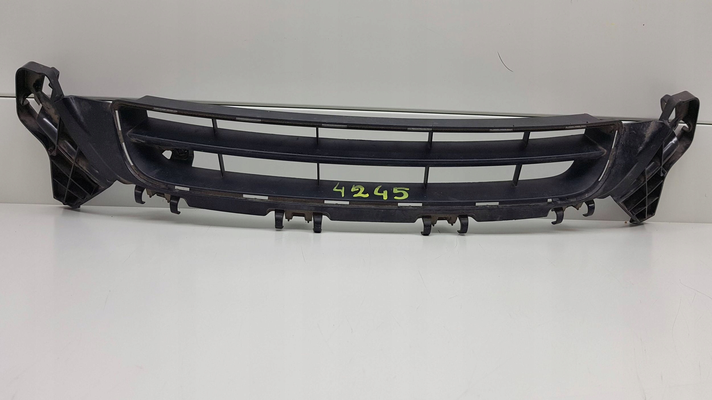 SAAB 95 9-5 AERO 2010 - grid central bumper front 12843698
