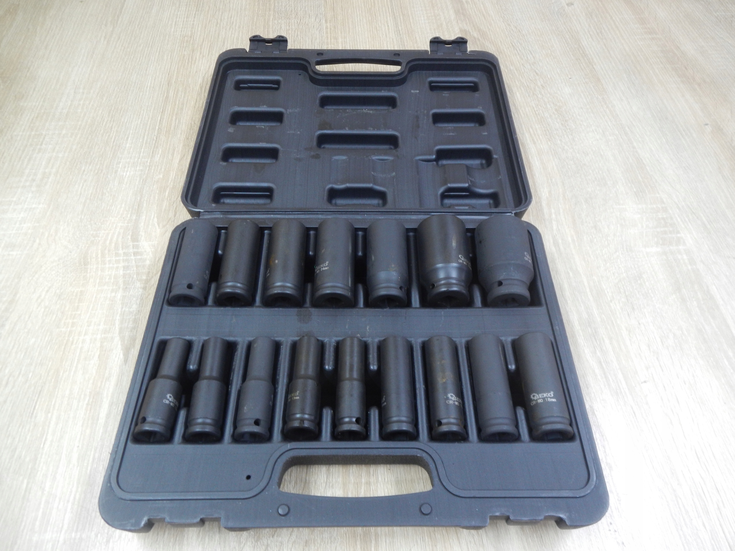 Zestaw nasadek udarowych DLUGICH 1 2 10 32mm 16el Producent code t866