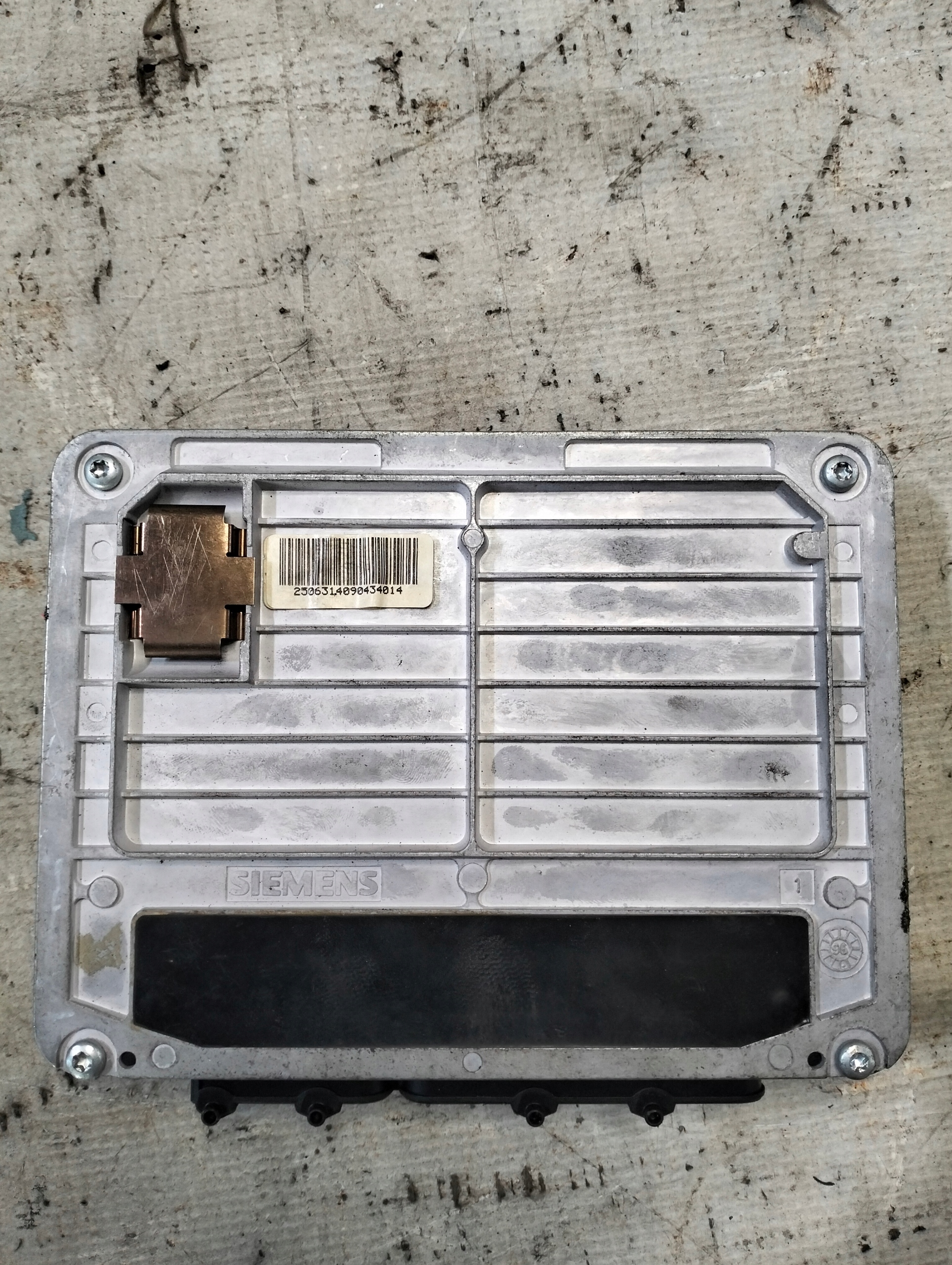computer control unit of the engine VOLKSWAGEN PASSAT B5 1.6 B 3B0907557
