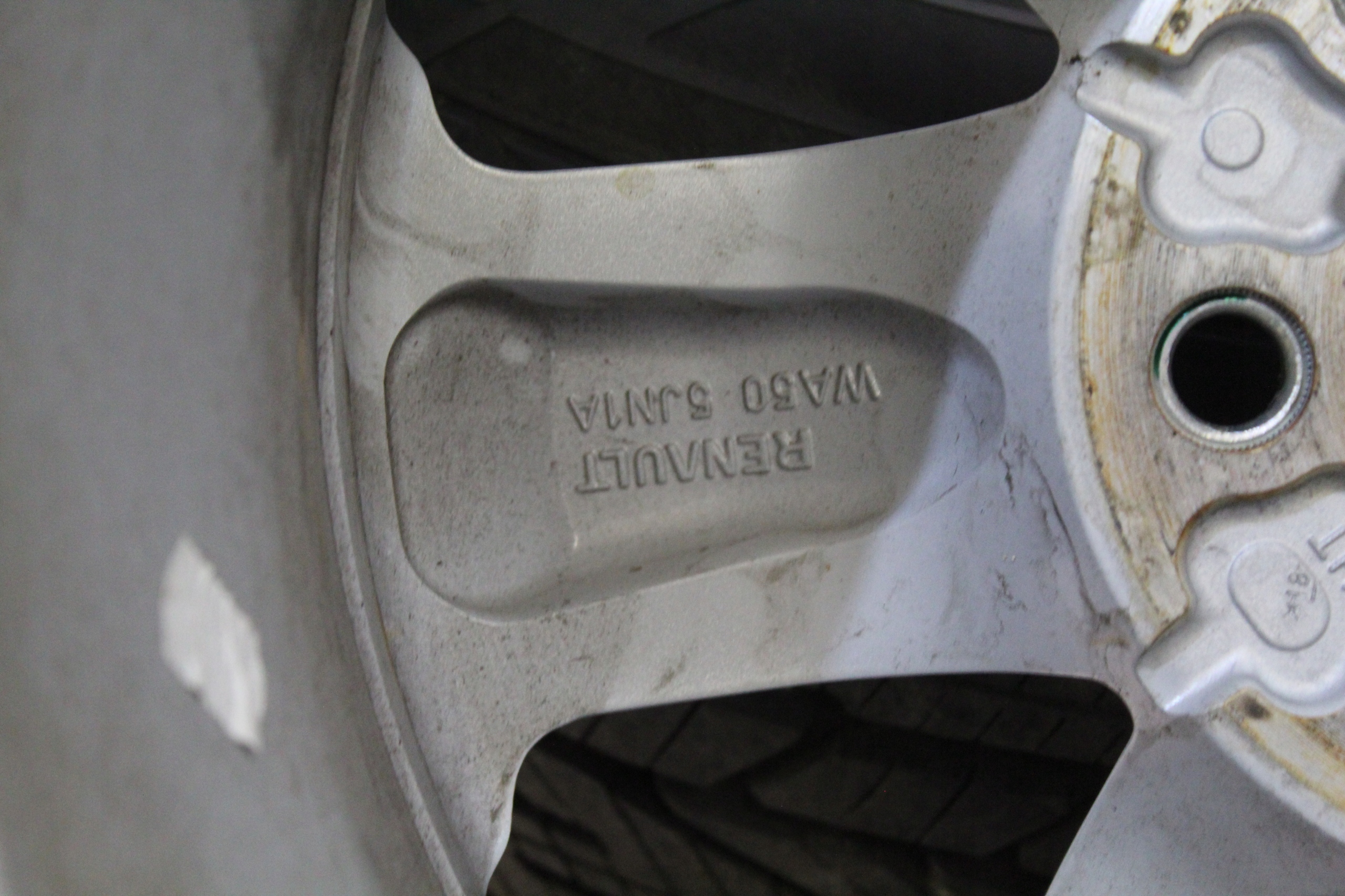 wheels tyres discs ALUFEGLI 255/70 R16 RENAULT ALASKAN