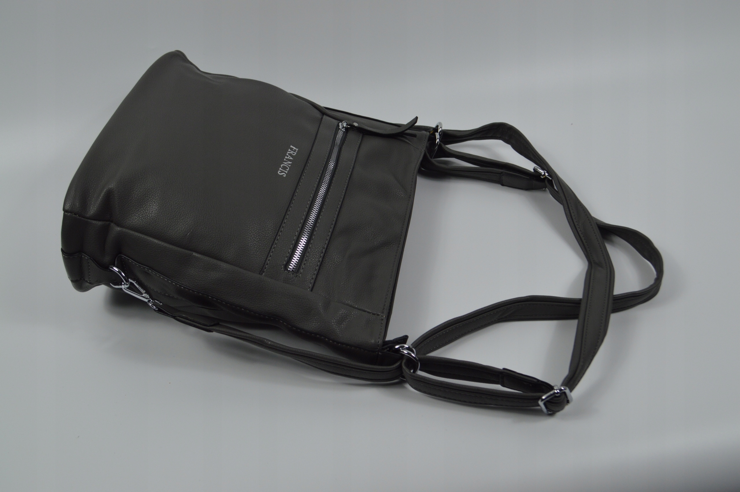 DUŻA POJEMNA TOREBKA DAMSKA LISTONOSZKA WOREK TORBO-PLECAK Materiał dominujący skóra ekologiczna