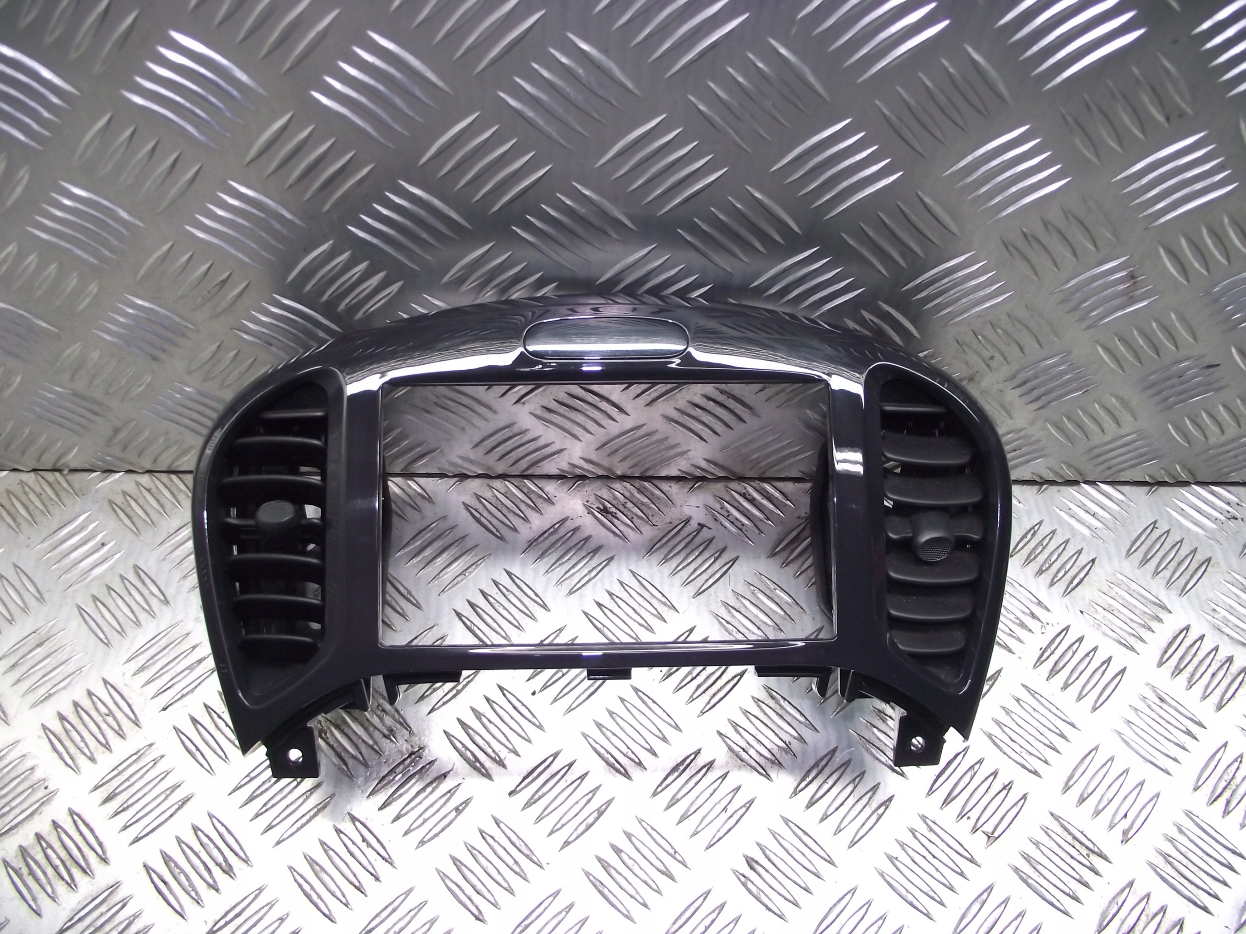 RAMKA NAWIGACJI NISSAN JUKE 12R