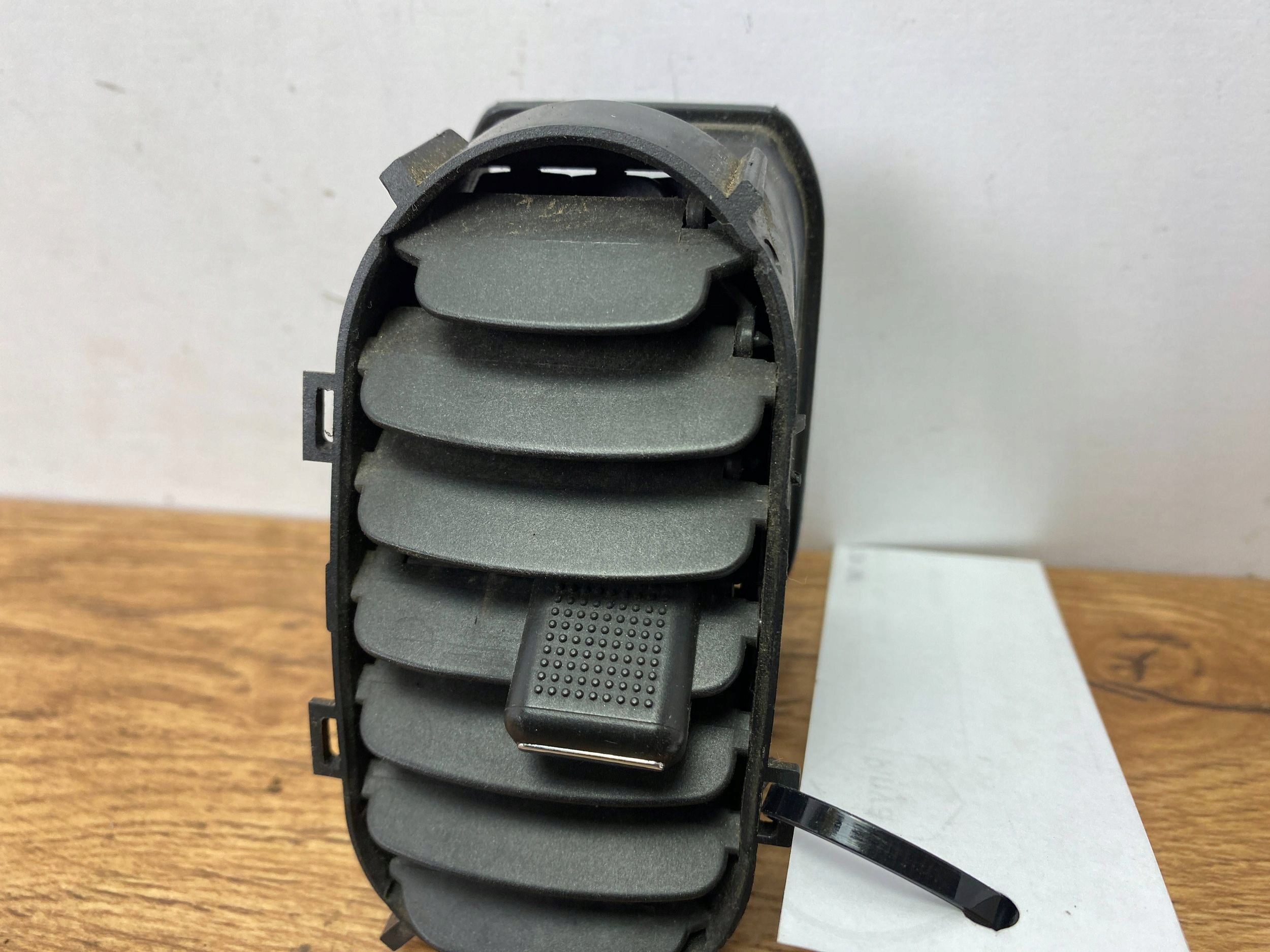 grid air conditioning devices side of the dashboard Chevrolet Corvette C6 2005+