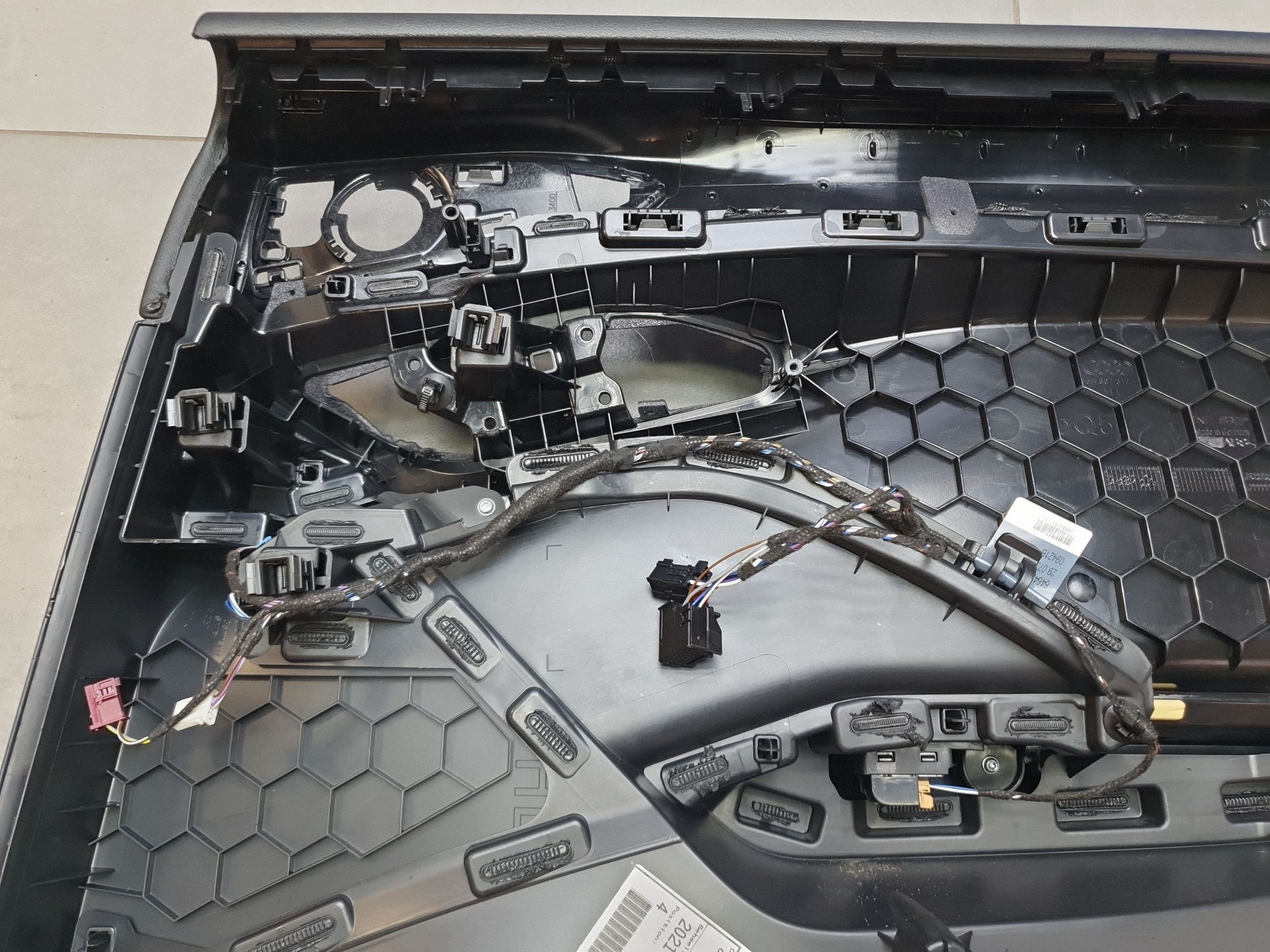Audi SQ6 e-tron side door rear left rear part alcantara 85H867487