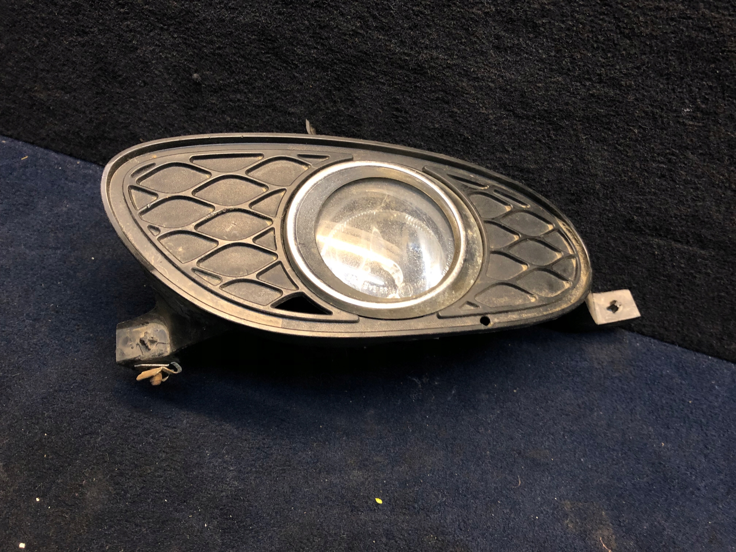 MERCEDES-BENZ C219 решітка бампера A2198850623