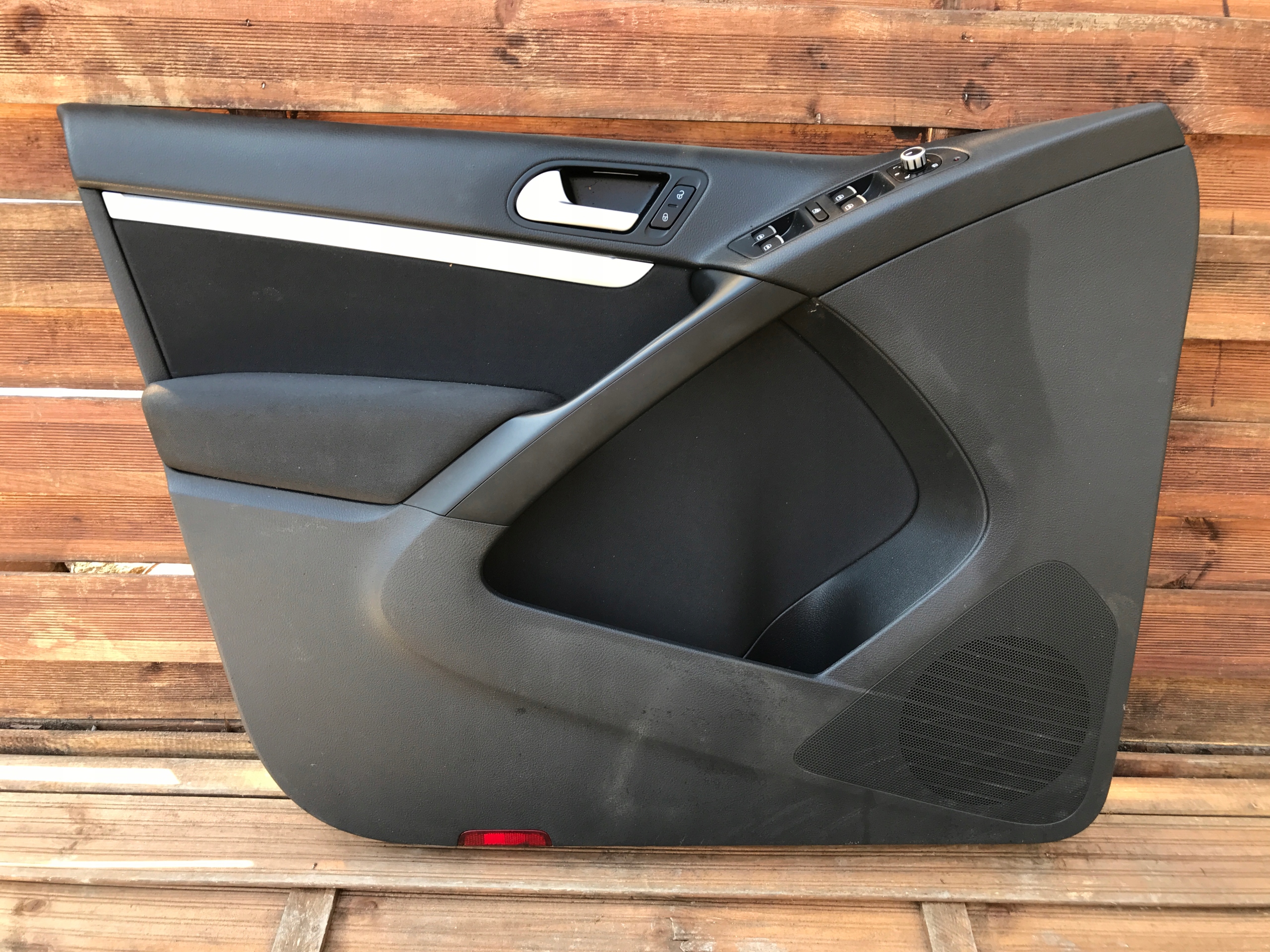 side door left front VW TIGUAN 5N0867011