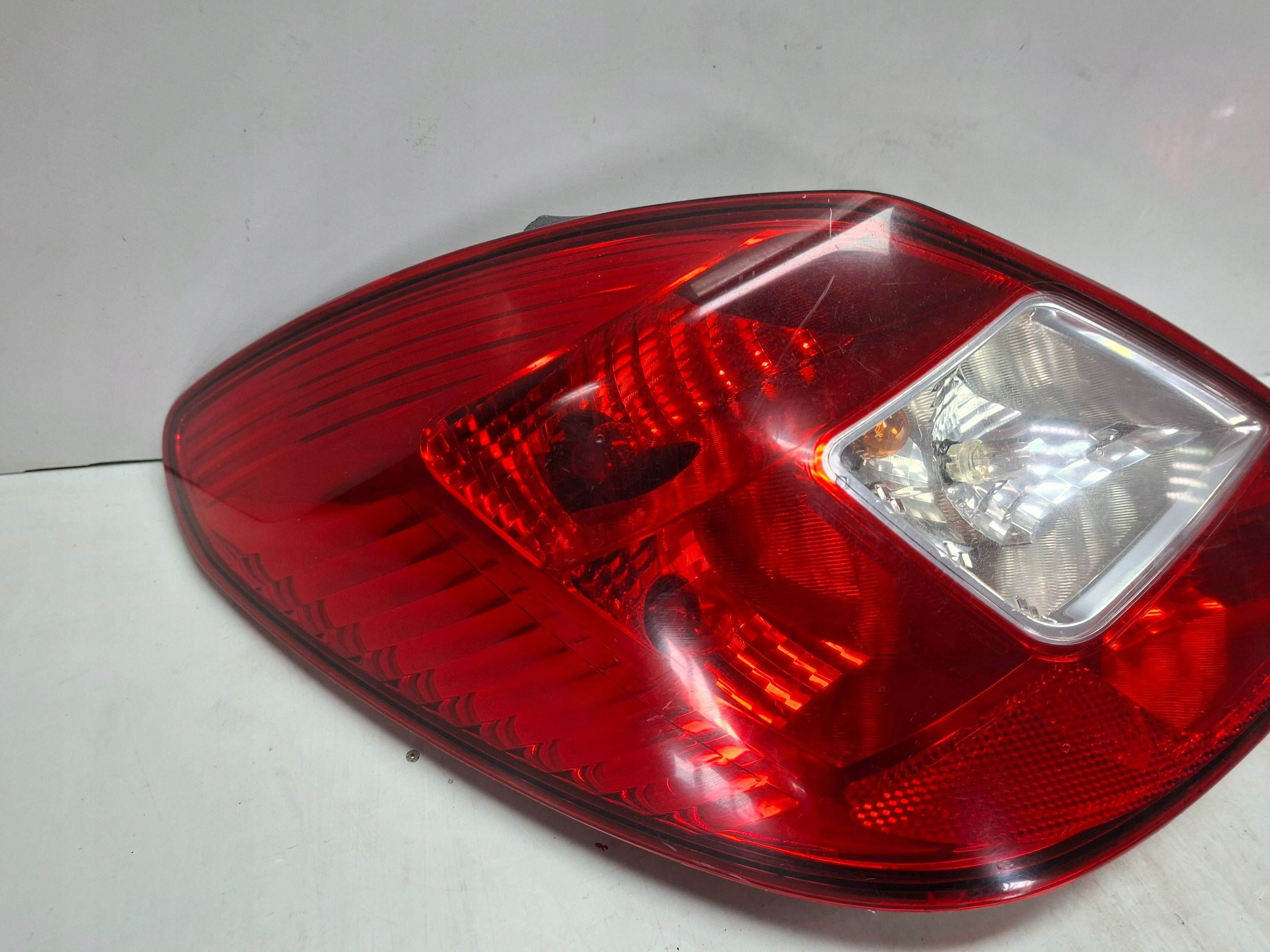 Licht hinten links 89037882 OPEL CORSA D 5D 2006