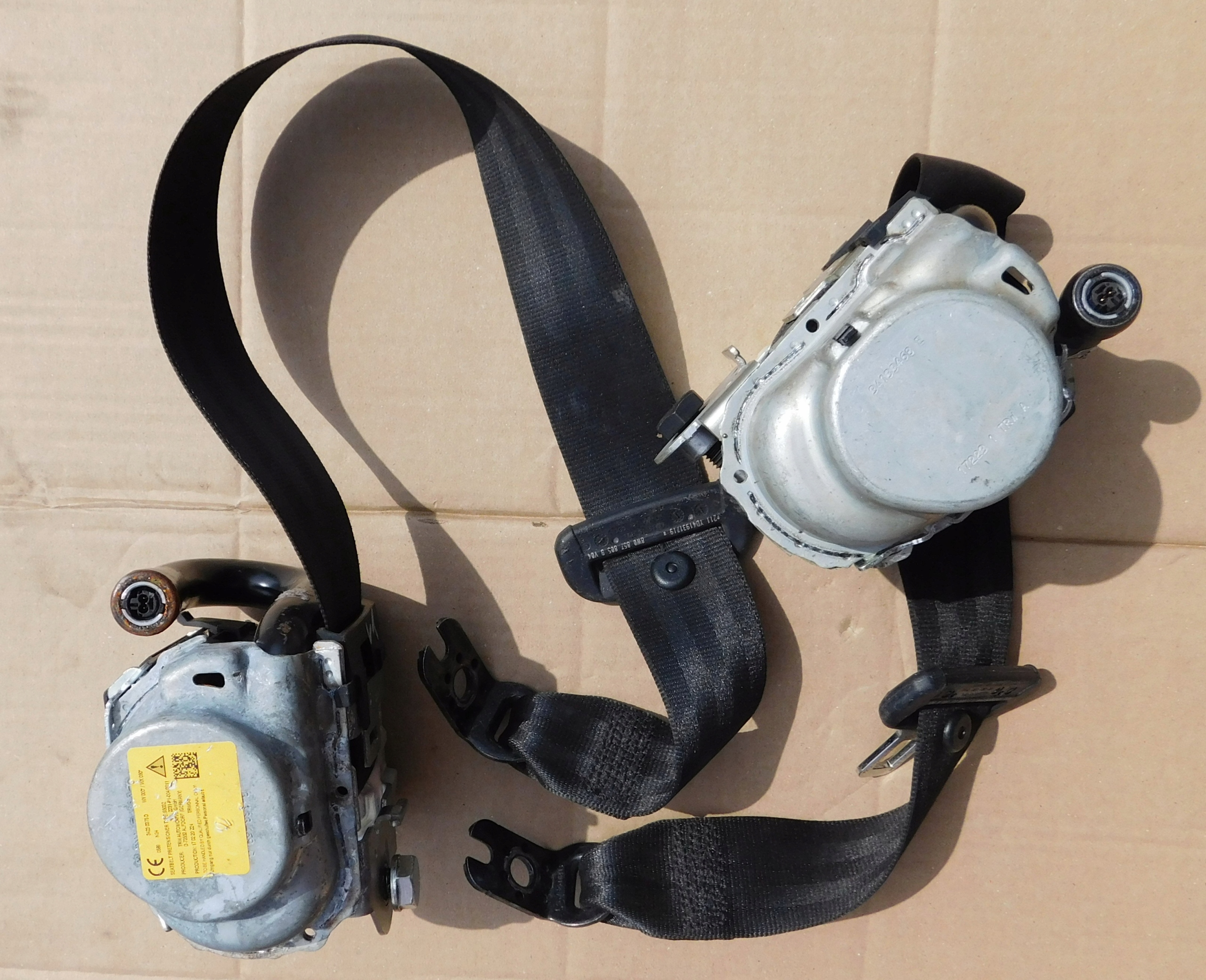 AUDI A4 B9 KOMBI LIFT 2019r pas LEWY lub PRAWY TYŁ NAPINACZ NABÓJ