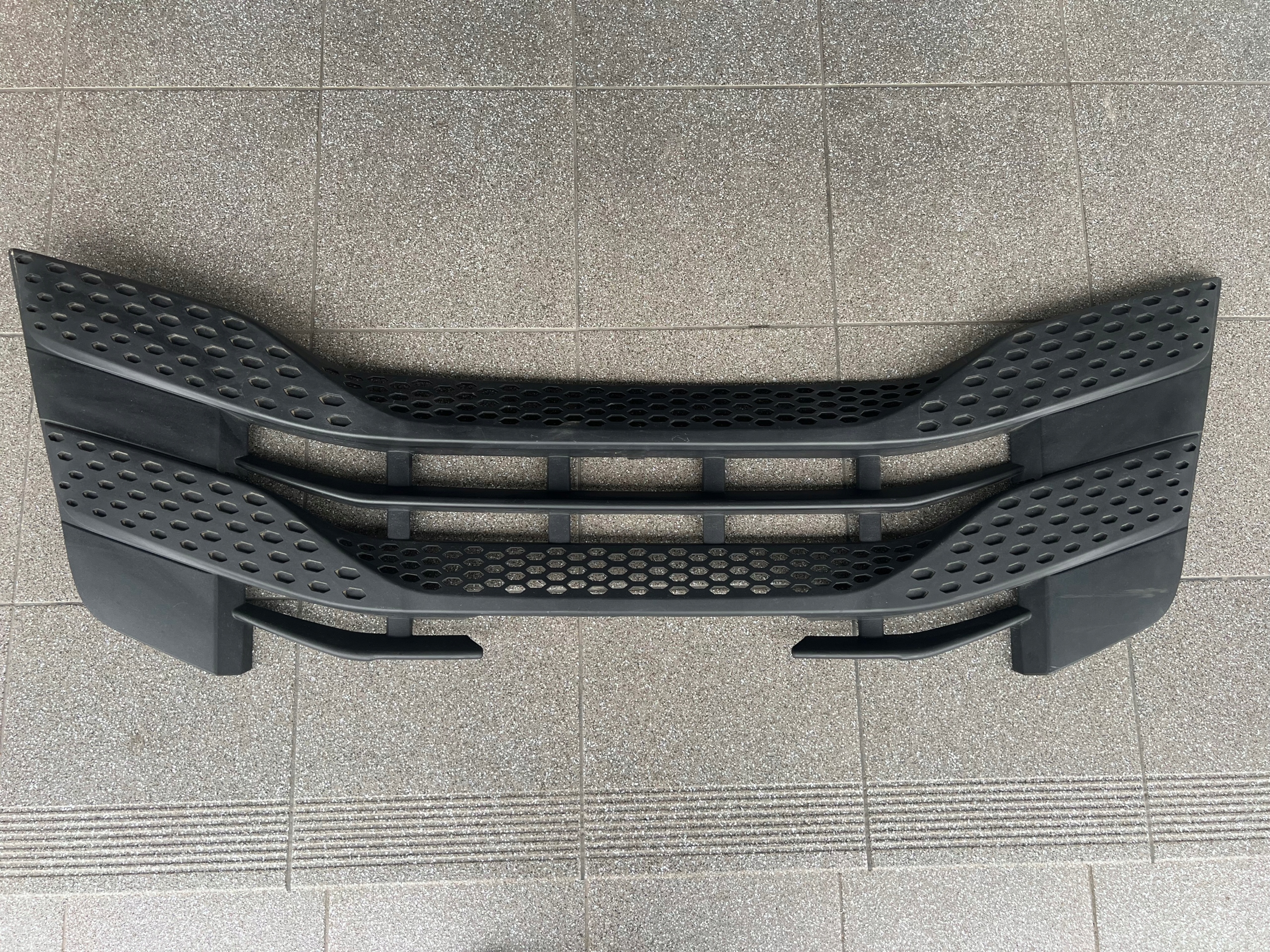 5802401392 - Маска для гриля Iveco s WAY S-WAY