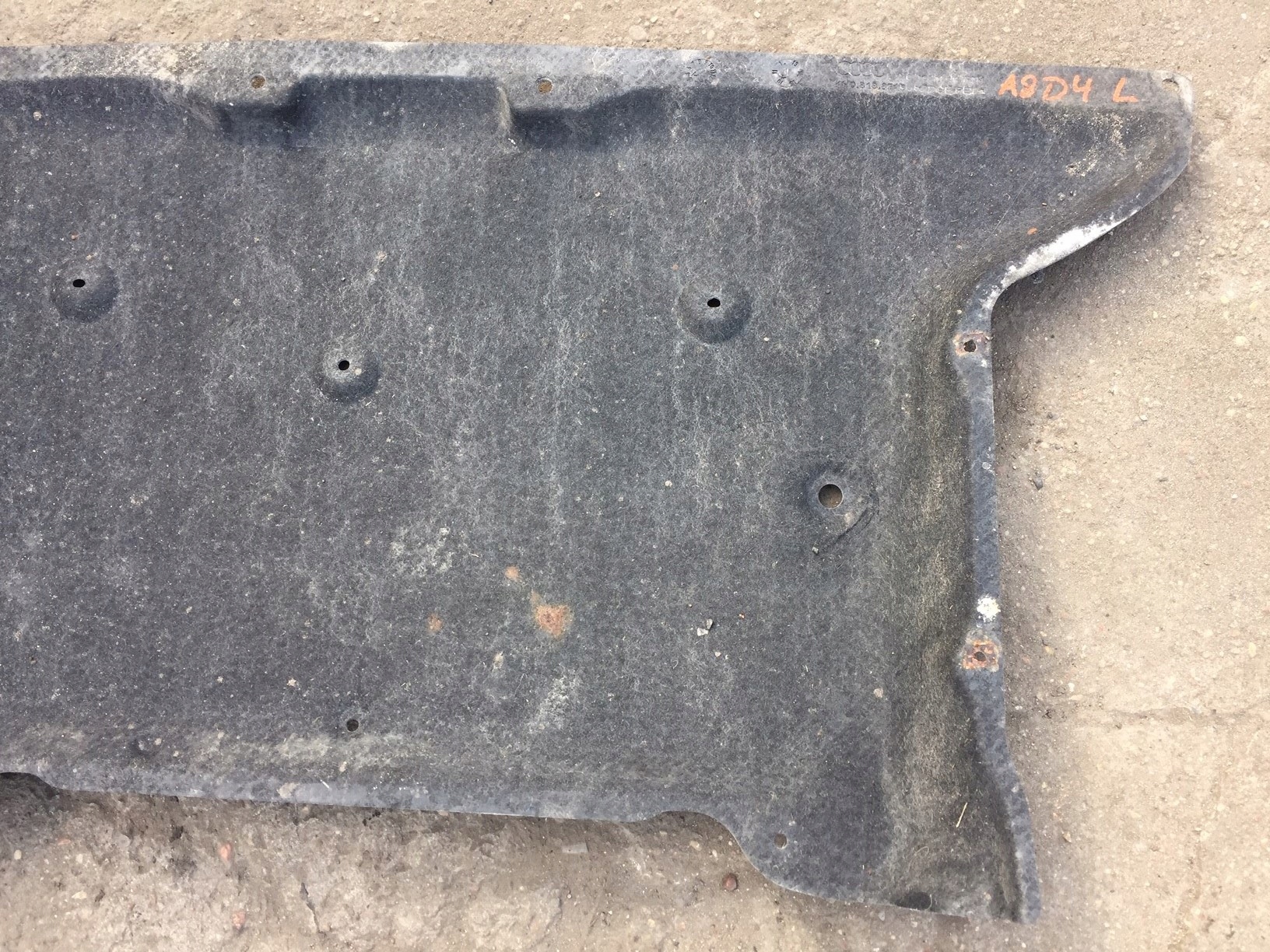 AUDI A8 D4 cover chassis 4H0813851B