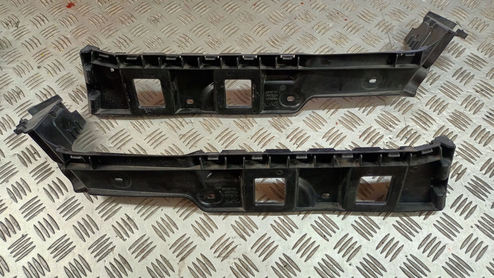 rechts oder links stoßstangenführung hinten VW CADDY 2K7 2020->