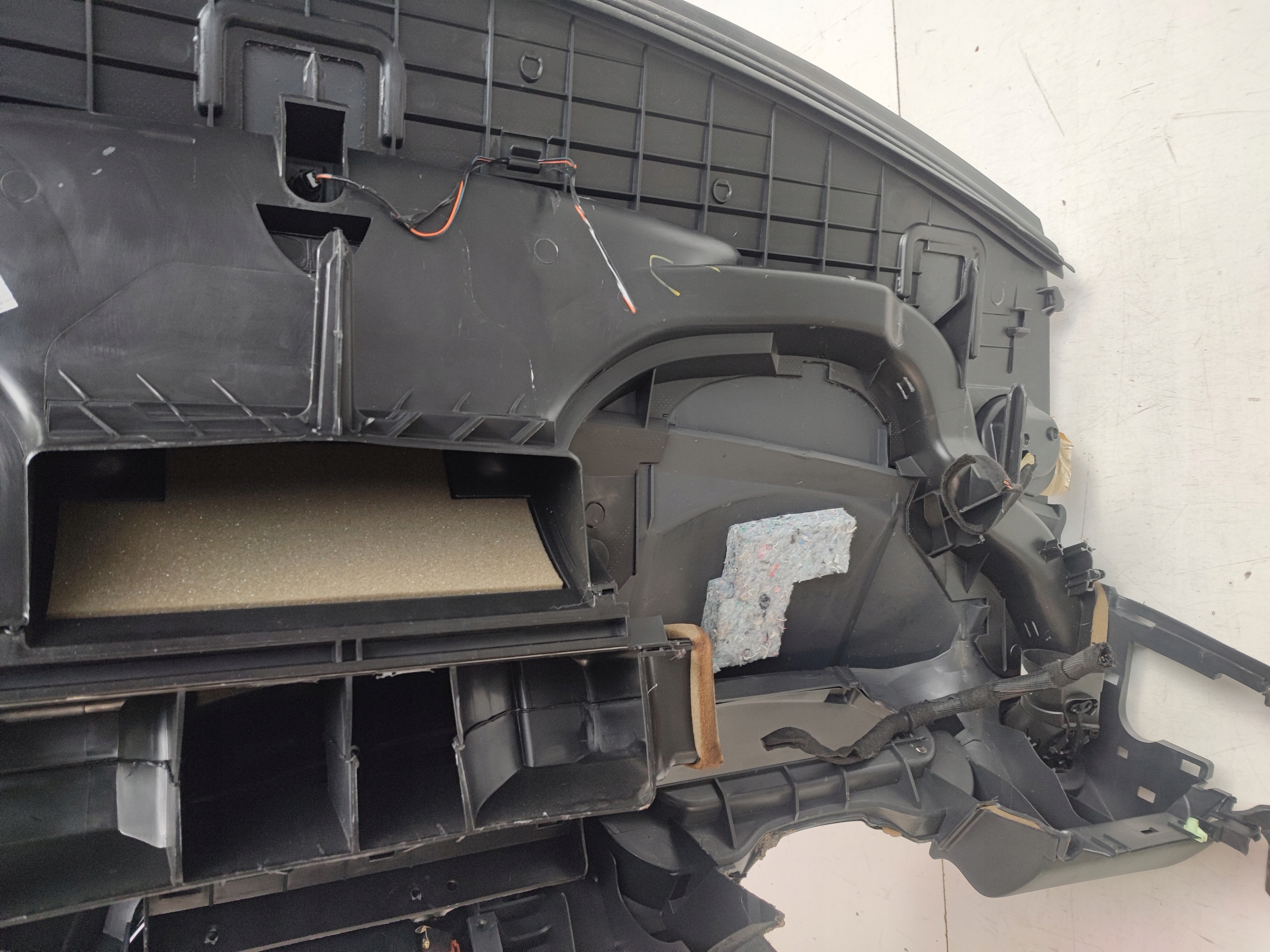 торпеда консоль ремни peugeot 3008 и без