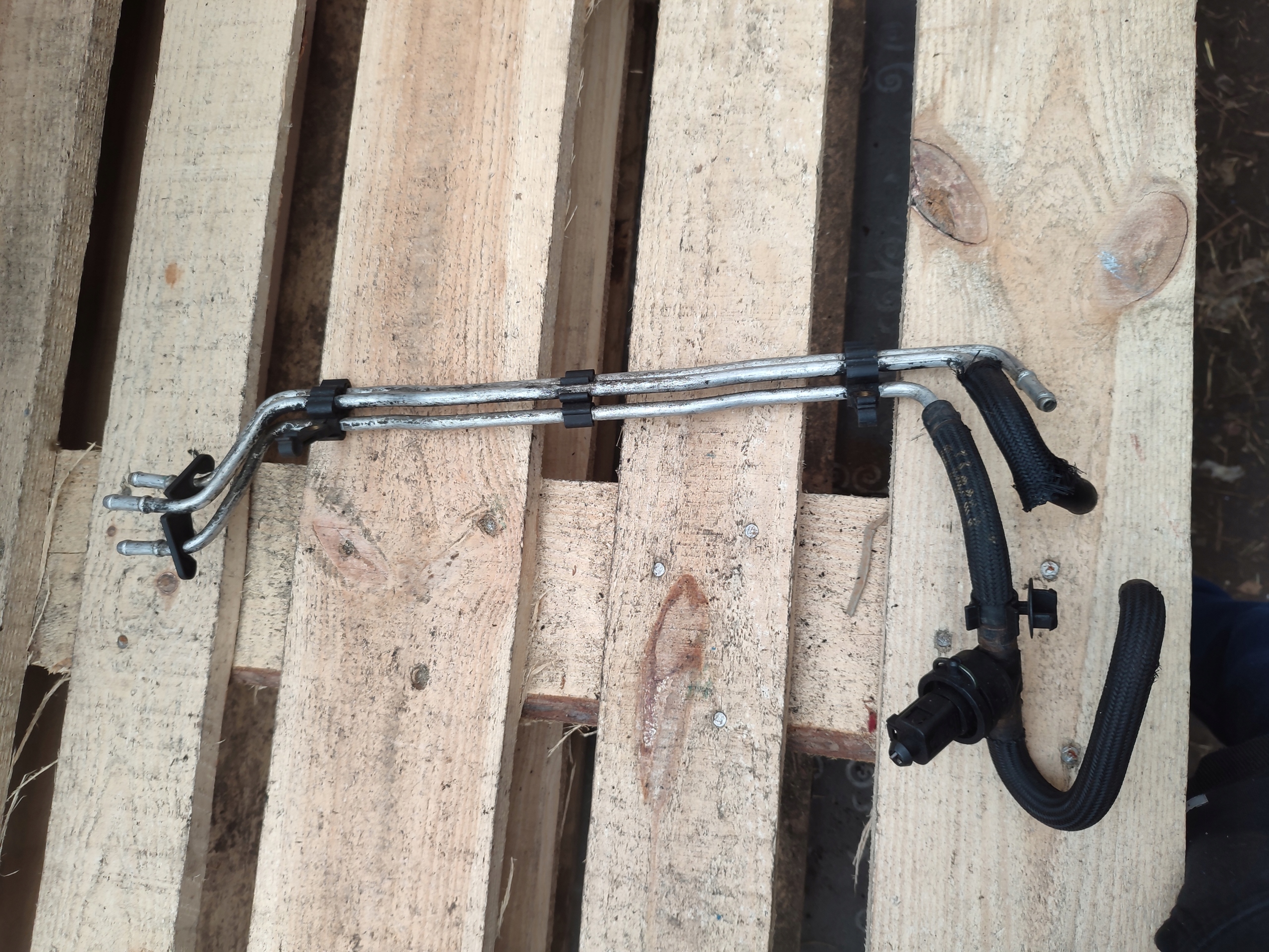 Sensor TEMPERATURY des Kraftstoffsbehälters Schläuche VW AUDI 038906081B