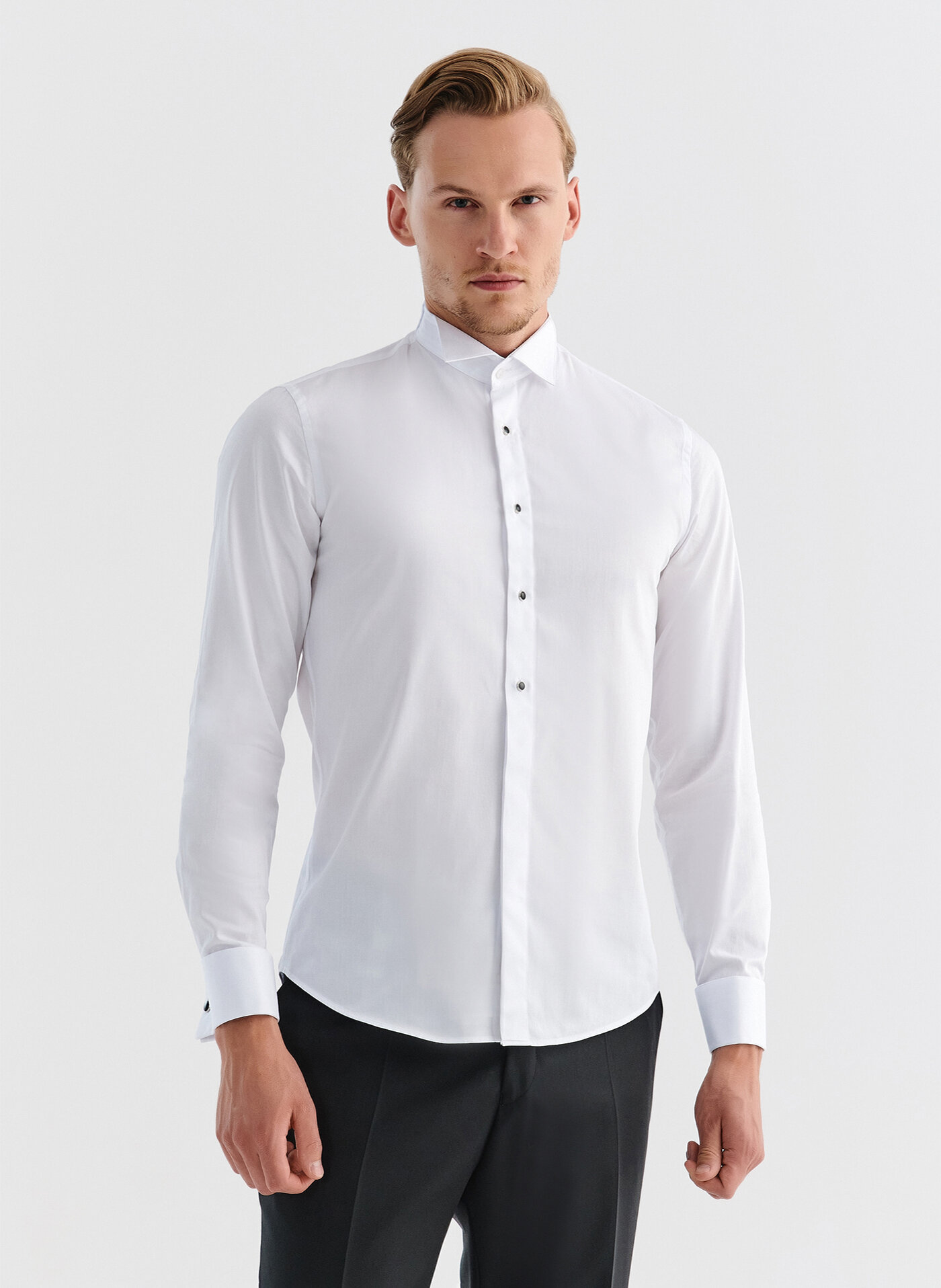 Bílá elegantní pánská košile s lomeným límečkem Pako Lorente vel