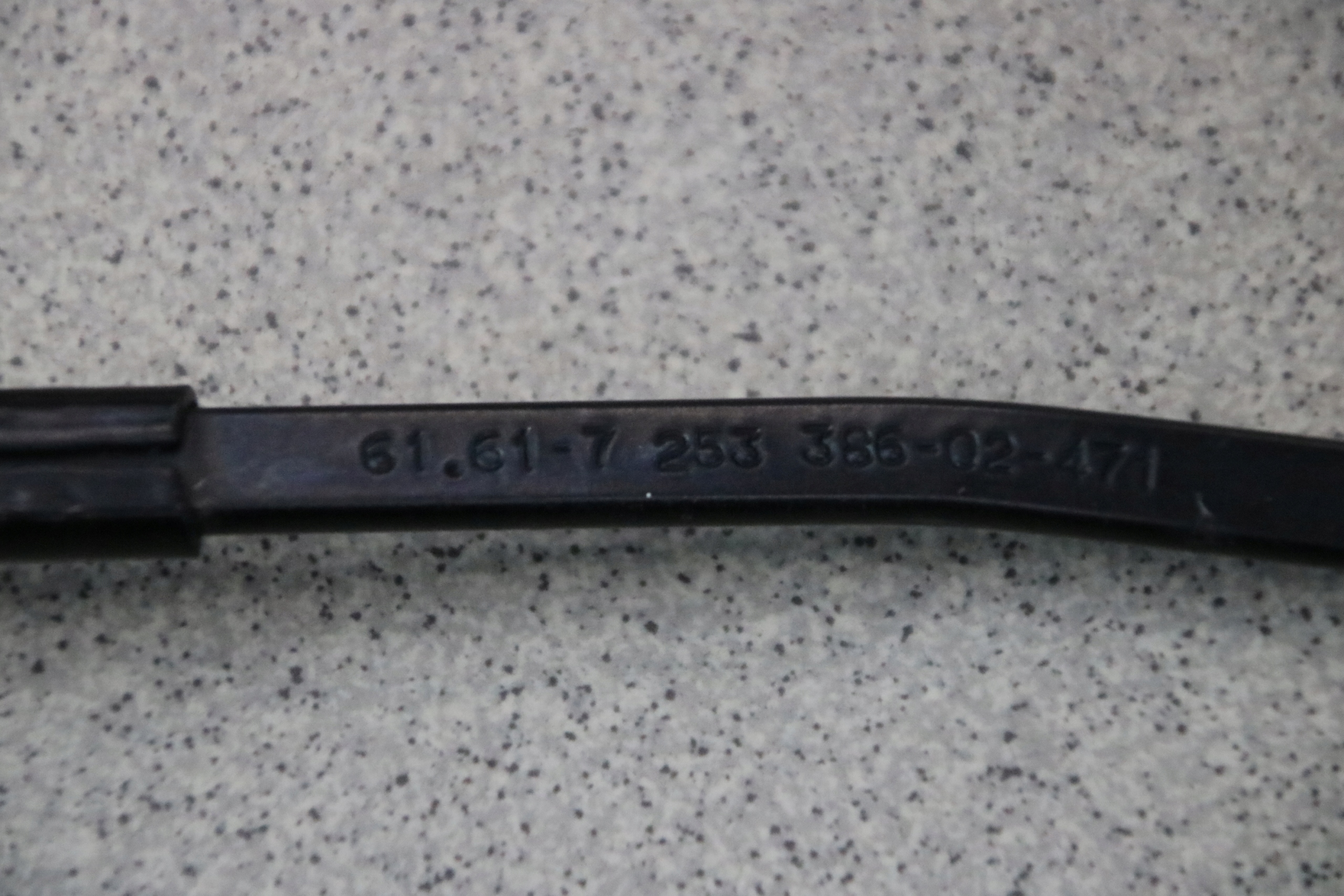 BMW E90 E91 E92 E93 ramínko stěrače levý předek PIORO EUROPA 7253386