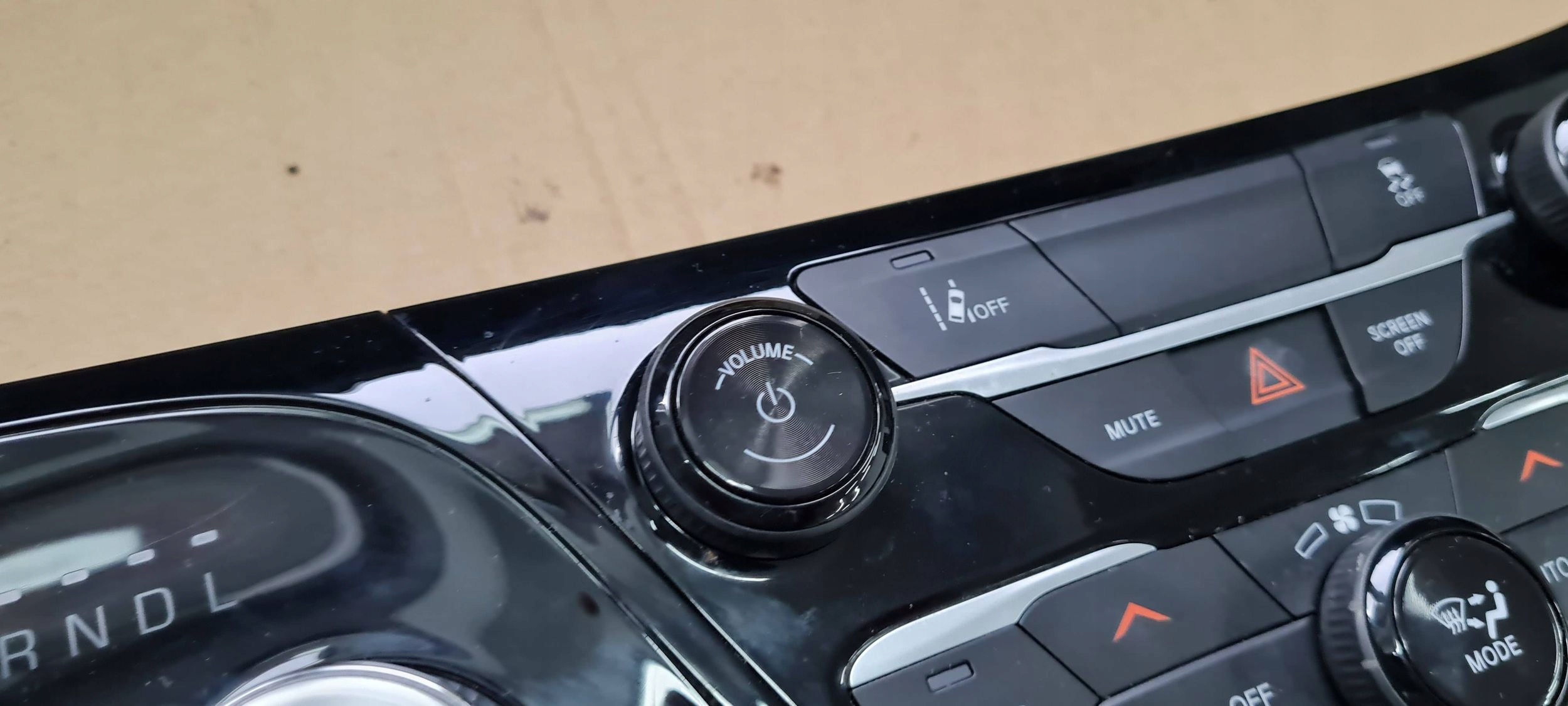 Chrysler Pacifica 2022 control panel changes of the gear PRZYCISKI P68608632AA