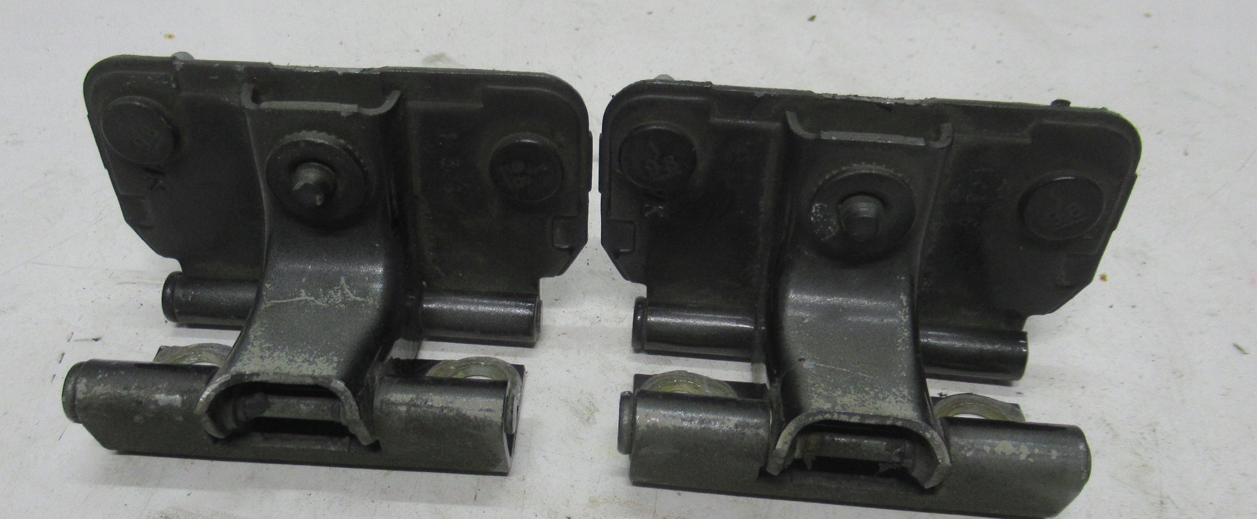 JEEP CHEROKEE WK 08R hinge bonnet rear part KPL