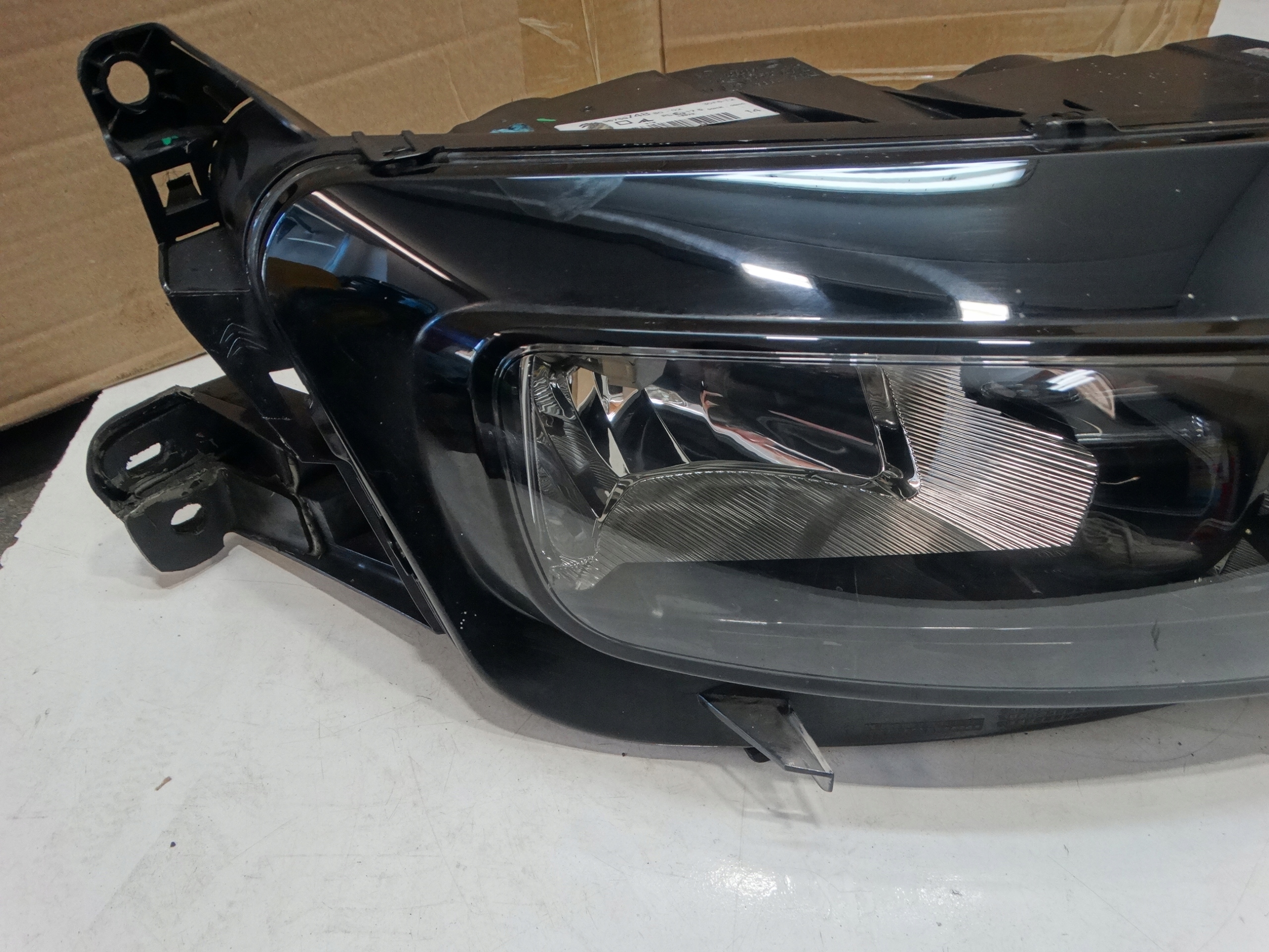 REFLEKTOR light right front CITROEN C4 PICASSO II 9675974880