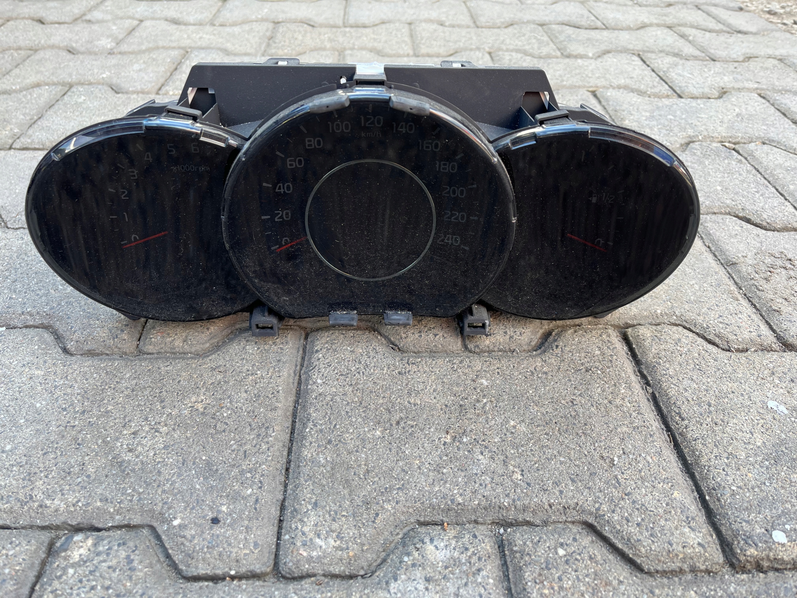 Kia ProCeed II dials