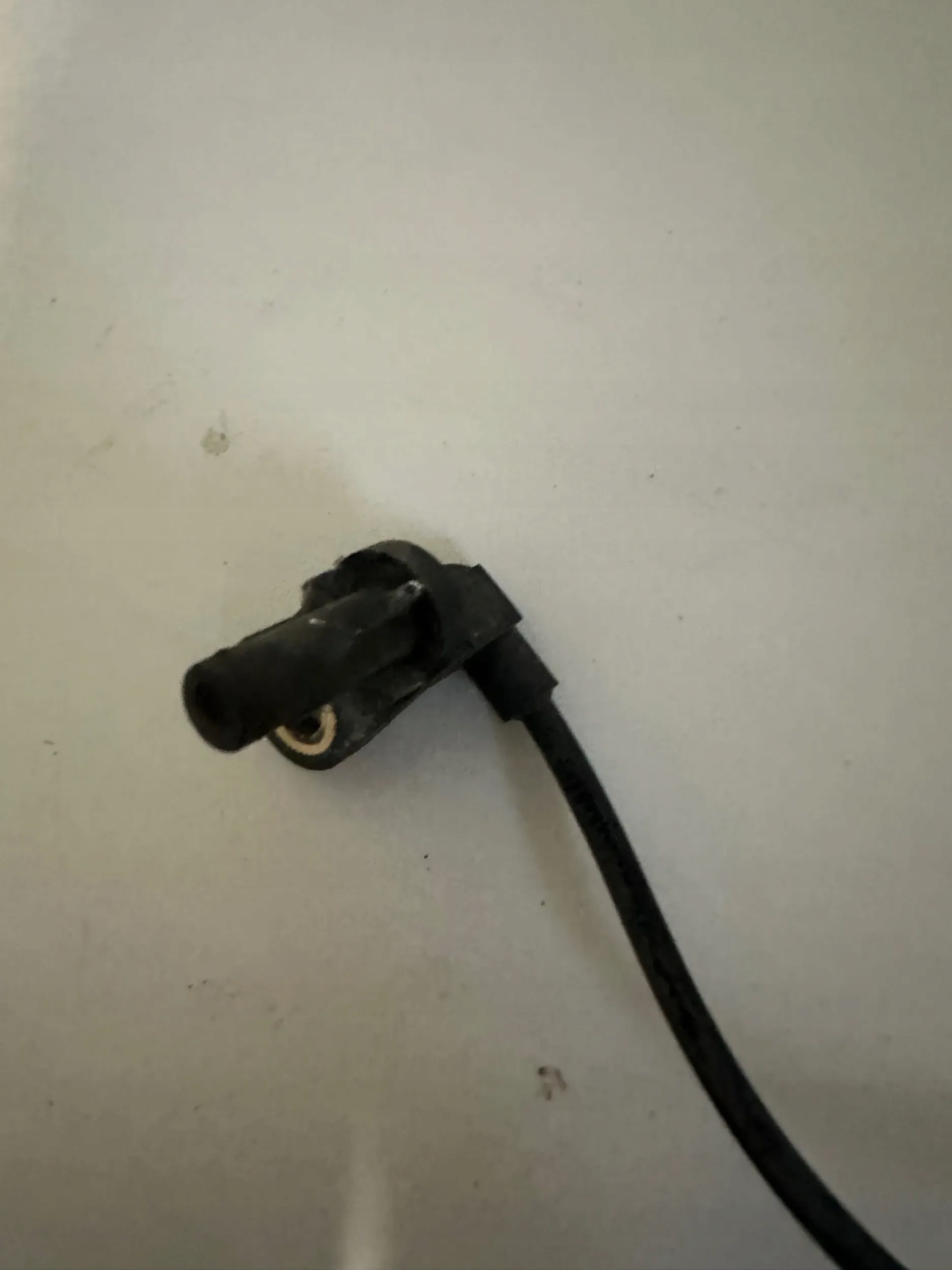 Infiniti Q50 czujnik abs prawy tył