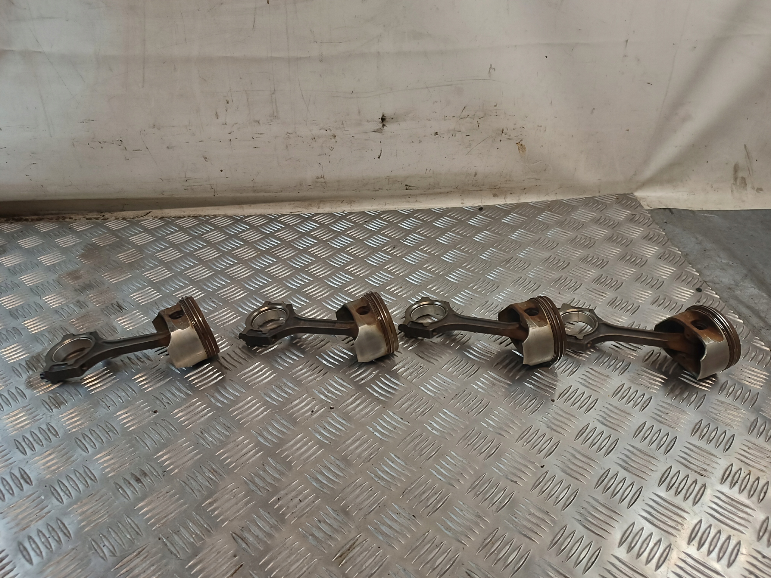 piston connecting rod FORD FOCUS MK III 1.6B