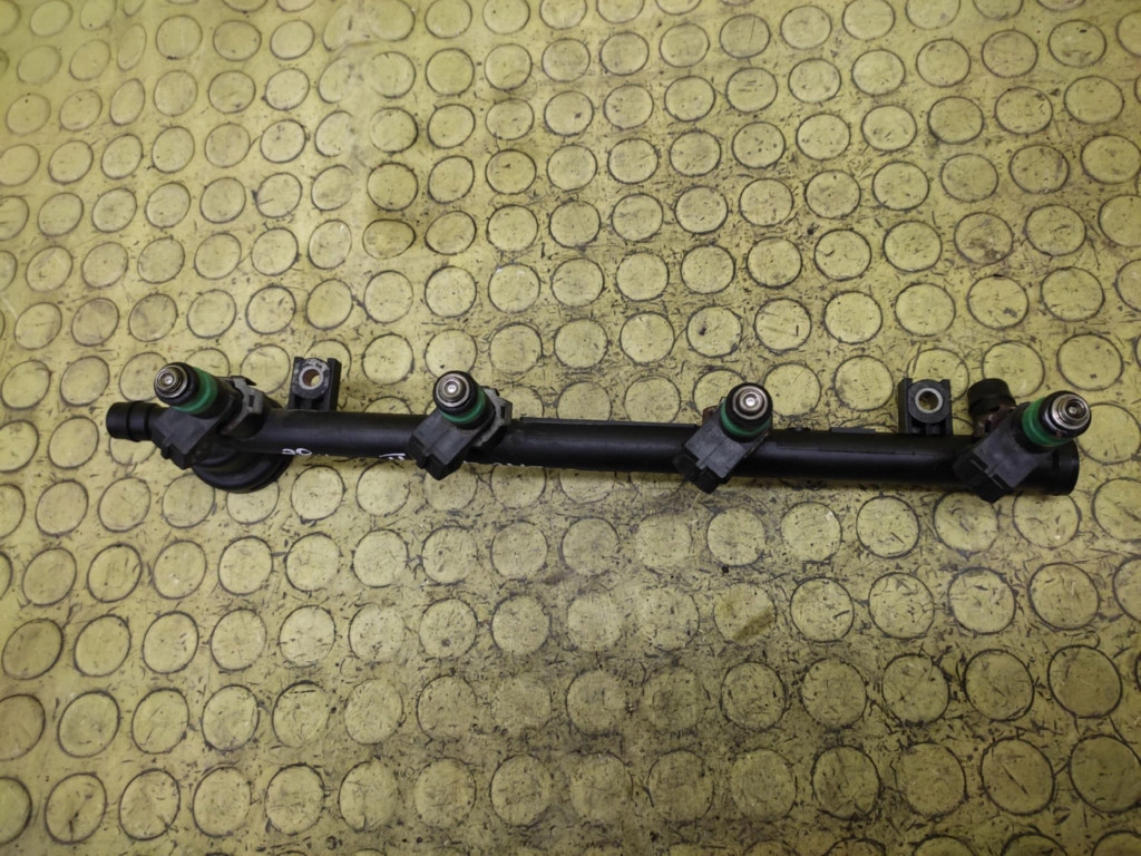 RENAULT LAGUNA II 1.8 Rampe injection 7700107405