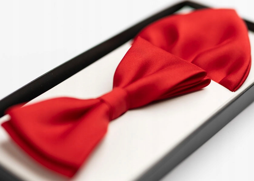 MUSZKA MUCHA CZERWONA MĘSKA GŁADKA + WYPUSTKA