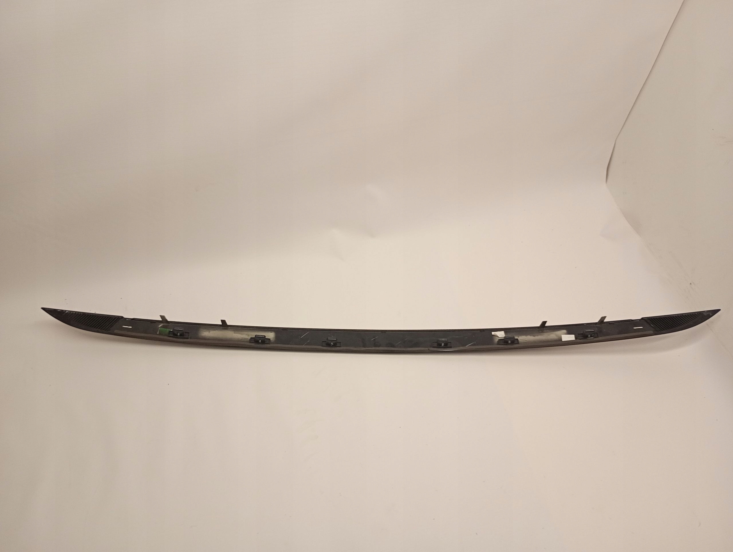 ORYGINALNA CZARNA LISTWA BLENDA TYLNA TYLNEJ KLAPY TESLA MODEL X Producent części Tesla