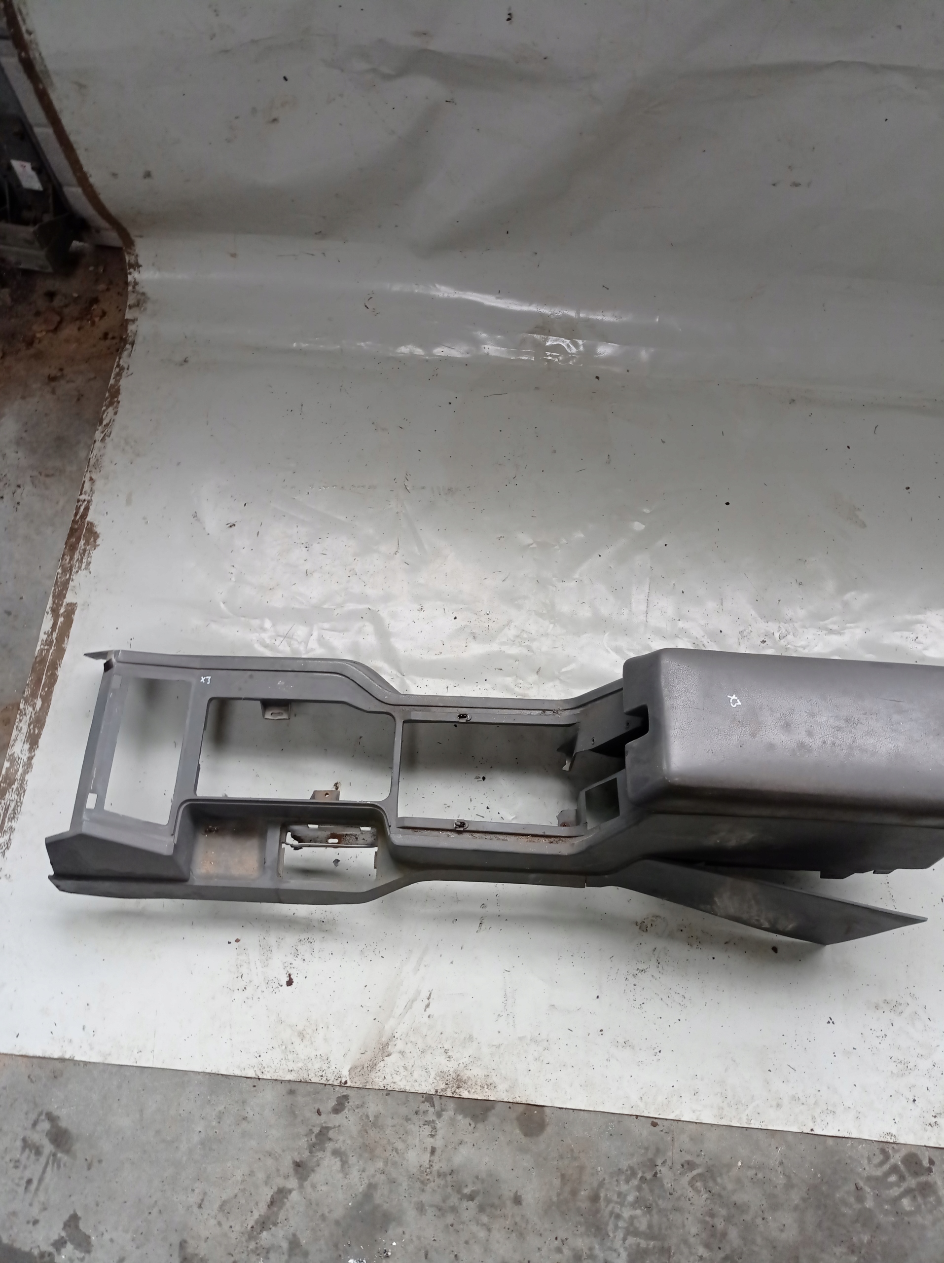 JEEP CHEROKEE XJ ТУНЕЛЬ ПІДЛОКІТНИК