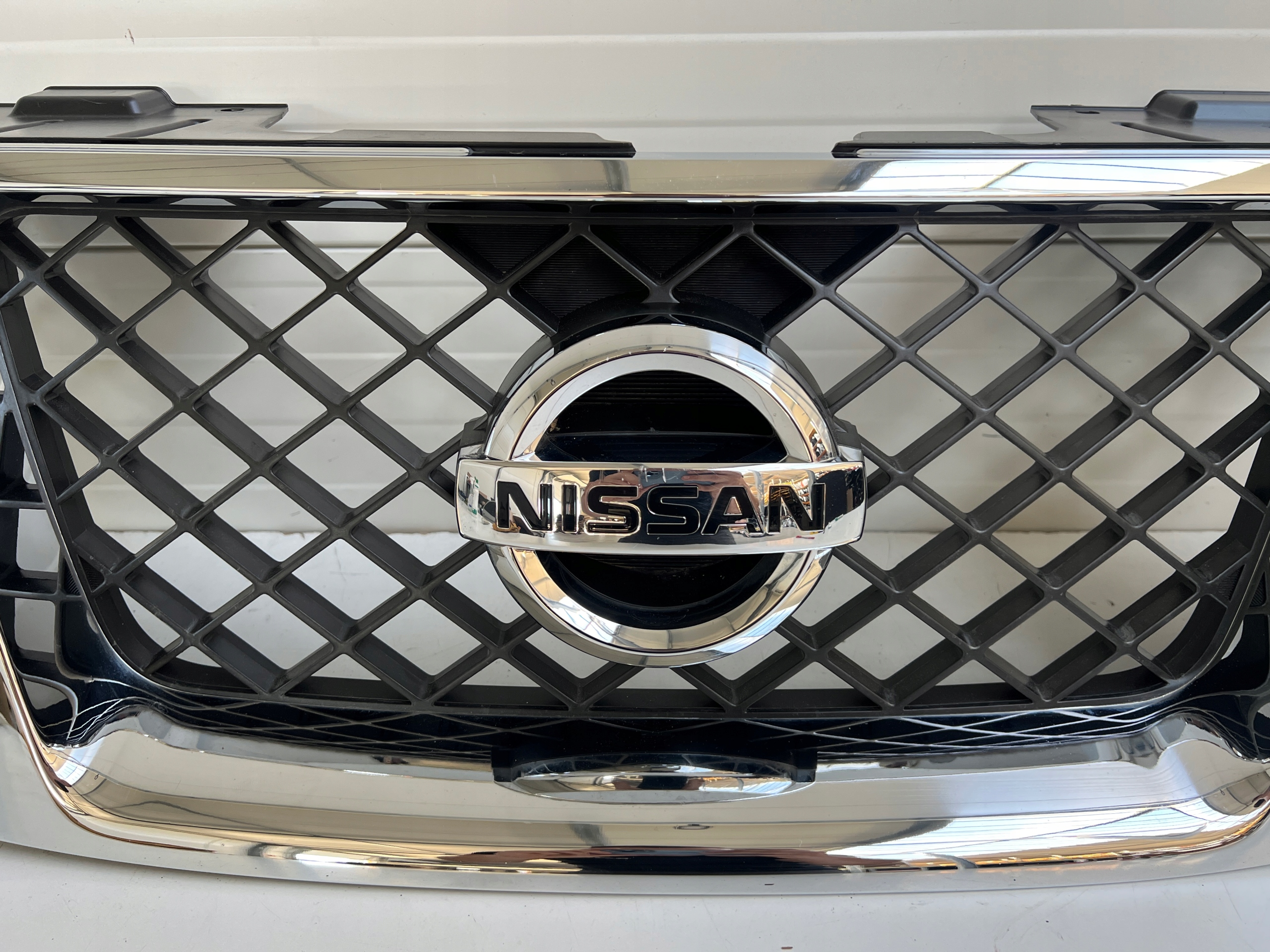 Nissan Navara D40 Kühlergrill FRONTGRILL Kühlergitter 623105X00C - Thumbnail 7