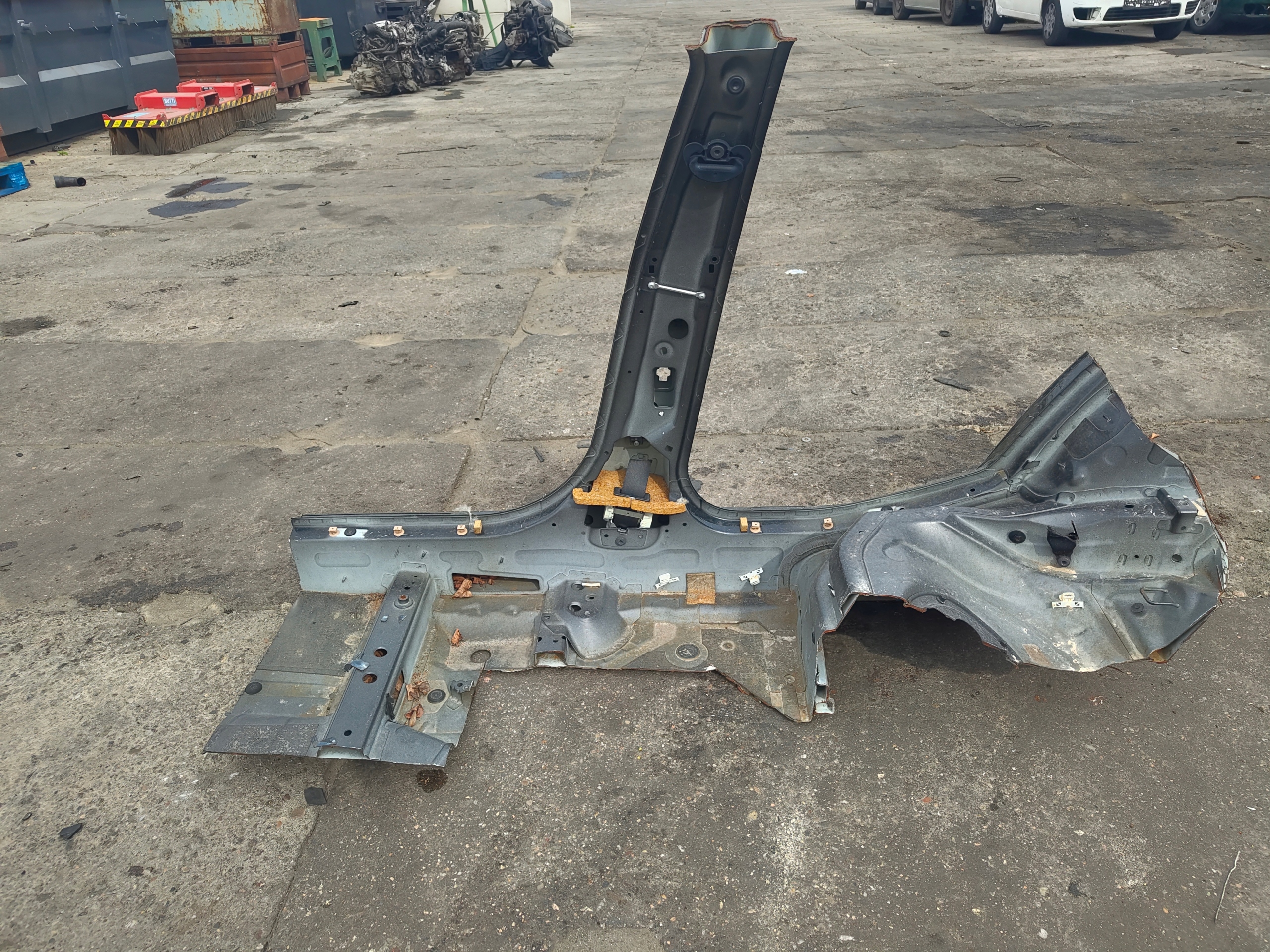 BMW 3 F30 pillar B pillar central right threshold colour 668