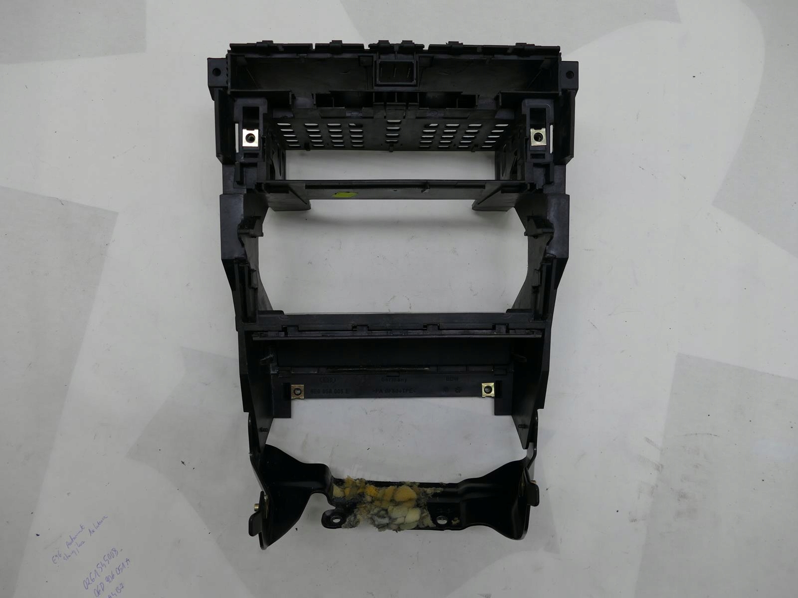 AUDI A4 B7 RAMKA RADIA KOSZ WNĘKA POD RADIO