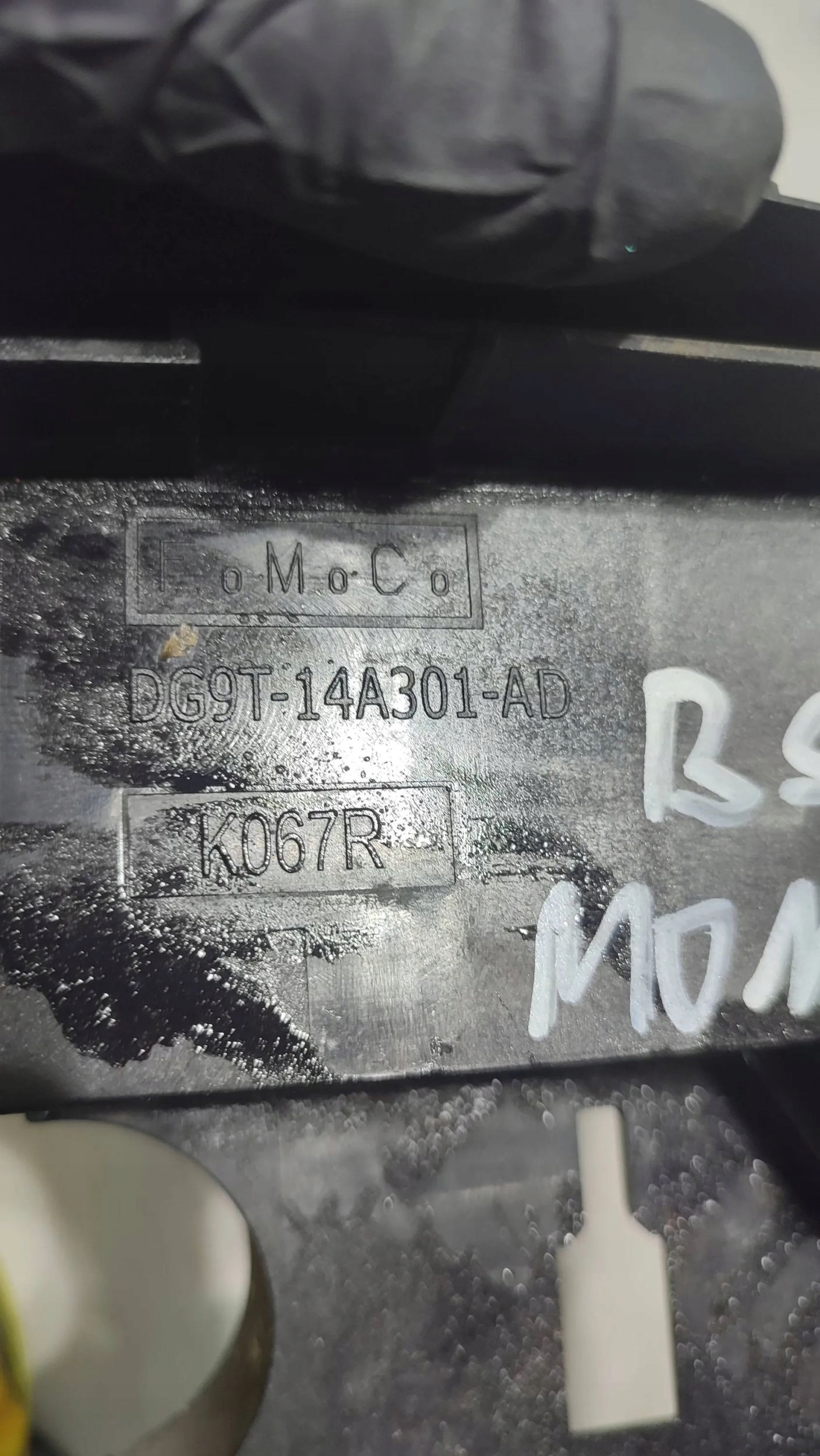 Ford Mondeo MK5 16r 2.0TDCi Support plaque Couvercle BSI