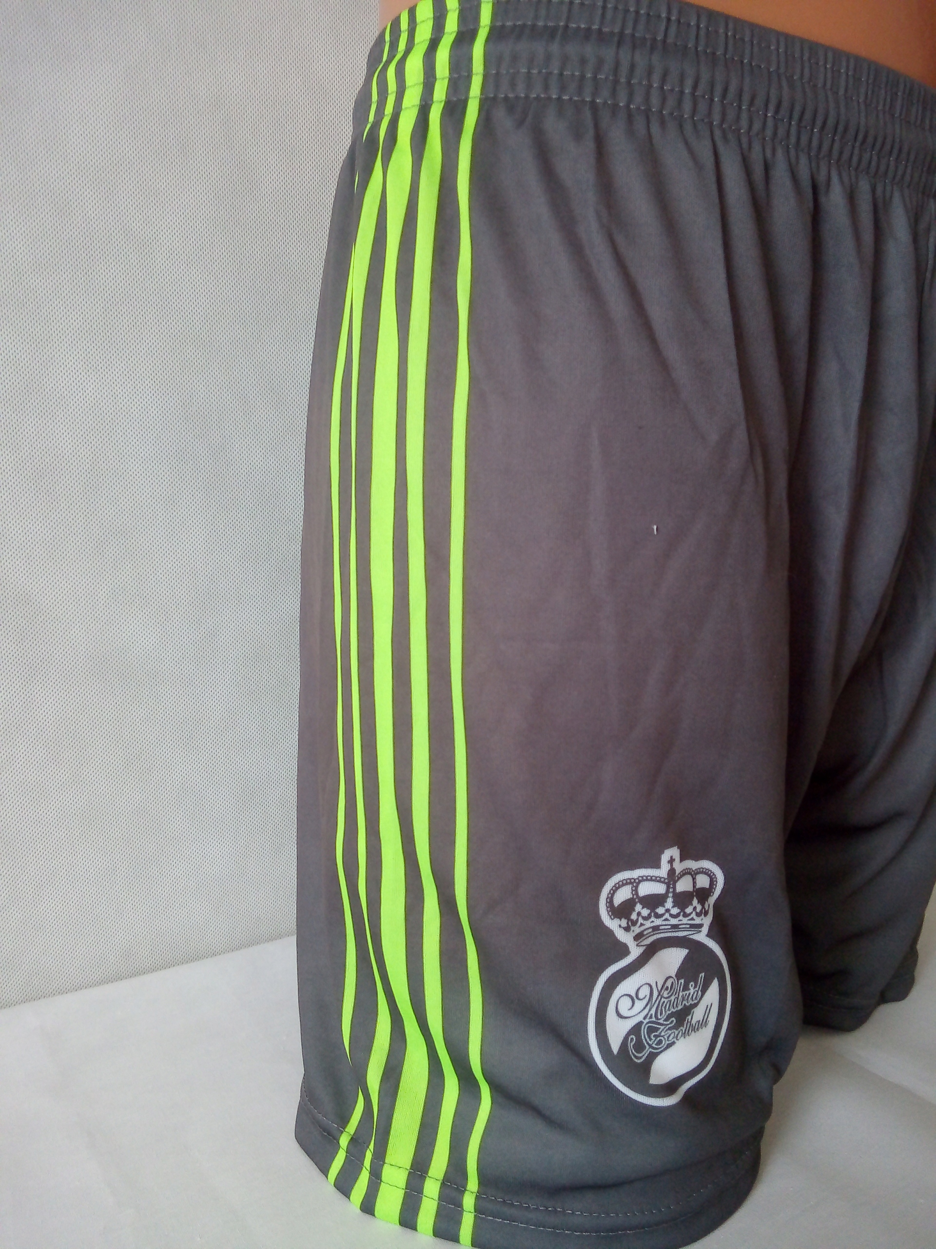 Spodenki sportowe,piłkarskie MADRYT szare roz 110