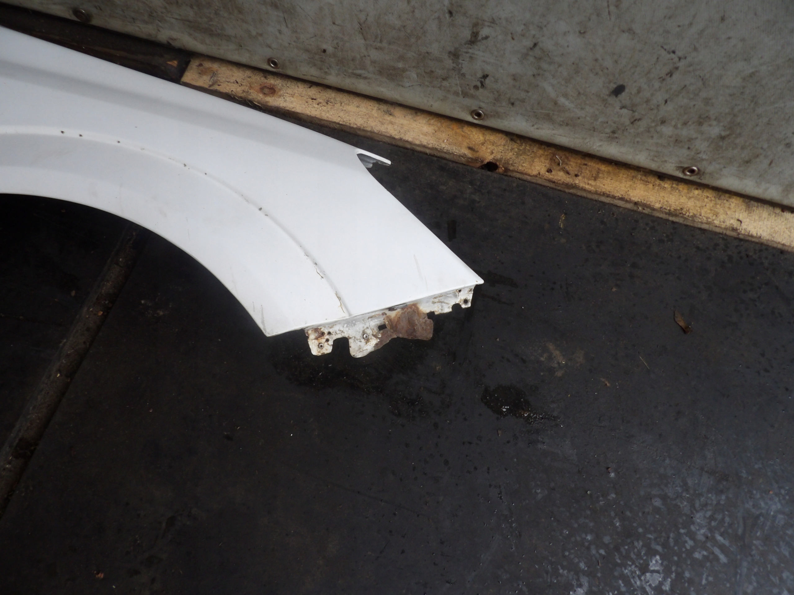 Opel Astra H fender front right lak. Y474 kombi