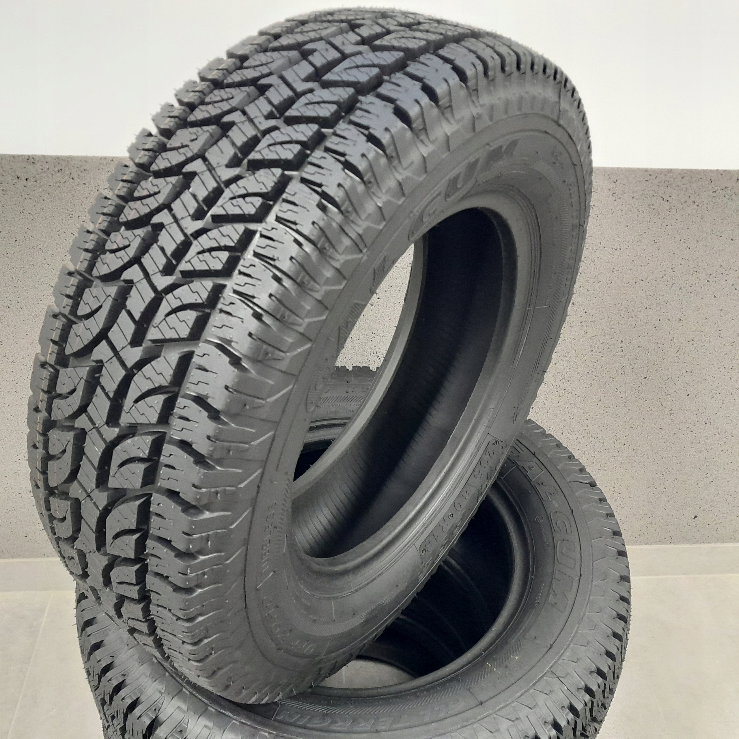 Opony bieżnikowana 235/60 R16 CAŁOROCZNE 4x4 AT kpl Model AT