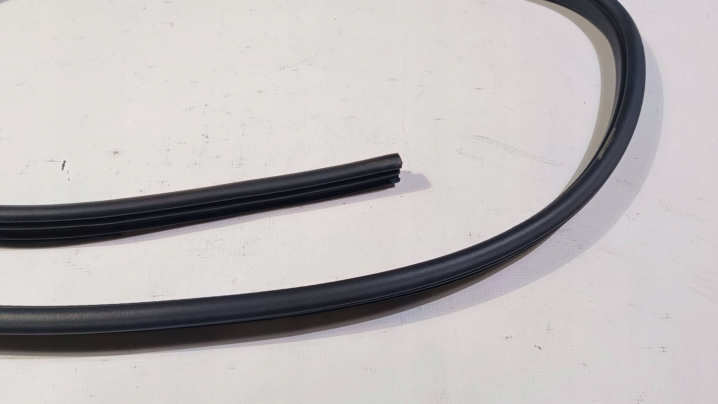 rubber gasket right door przednich front prawych Ford Explorer V 2016